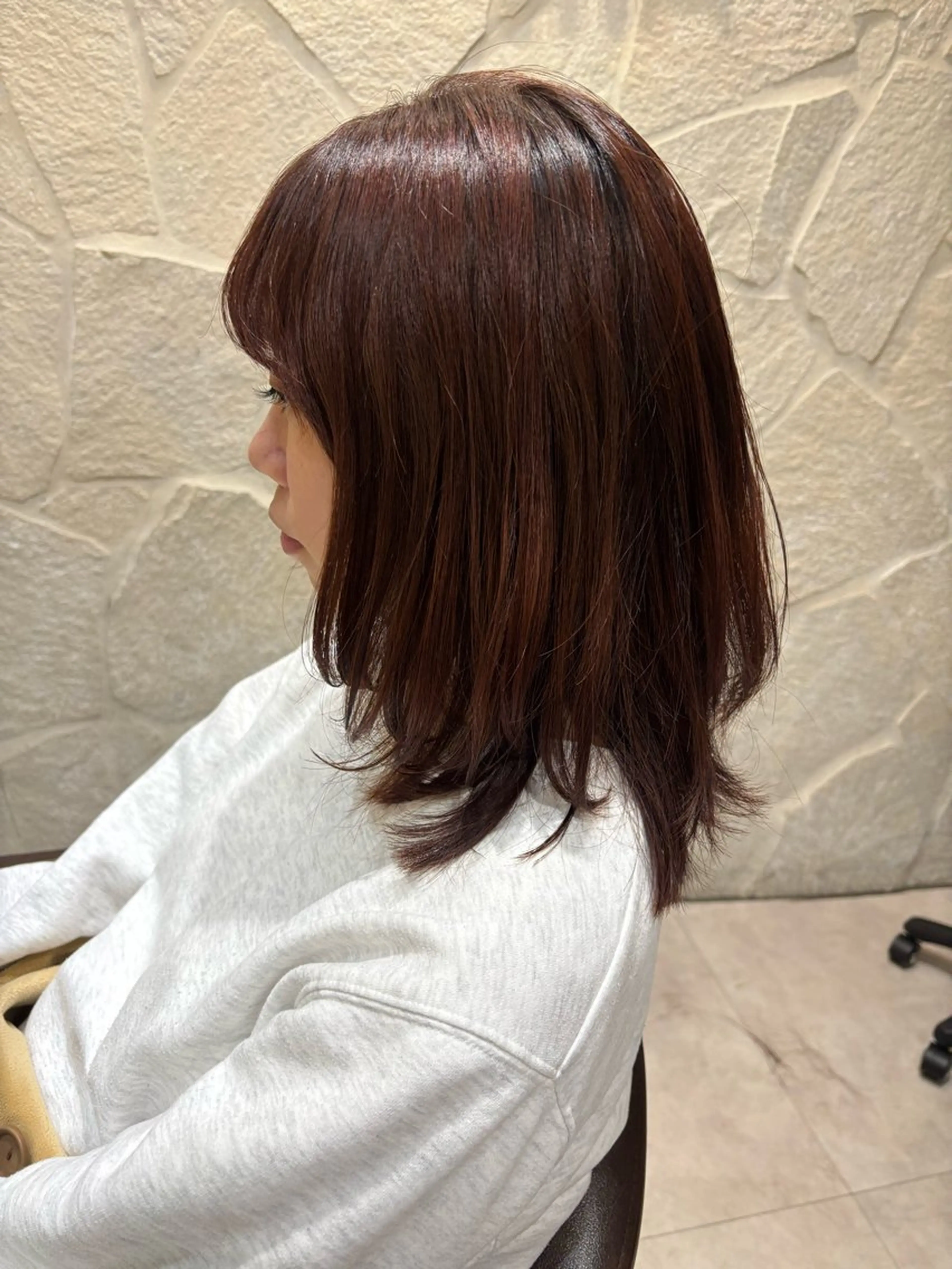 ミディアム カラー ミディアムレイヤー イルミナカラー レッドカラー レイヤーカット トリートメント ボブ/ショート/金田 夏葵のヘアスタイル