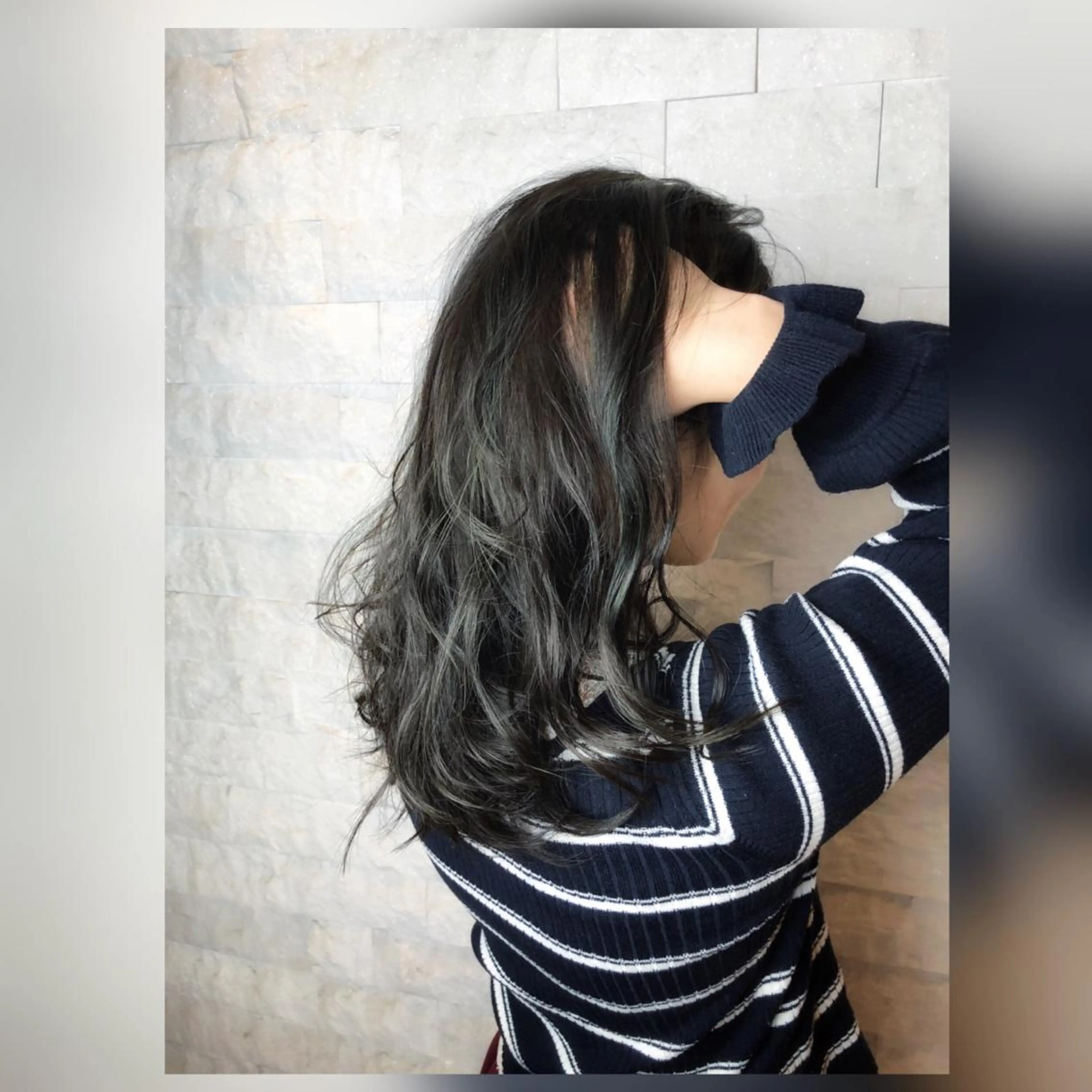 ミディアム アッシュ 圧倒的美髪ストレート ツダケイタロウのヘアスタイル