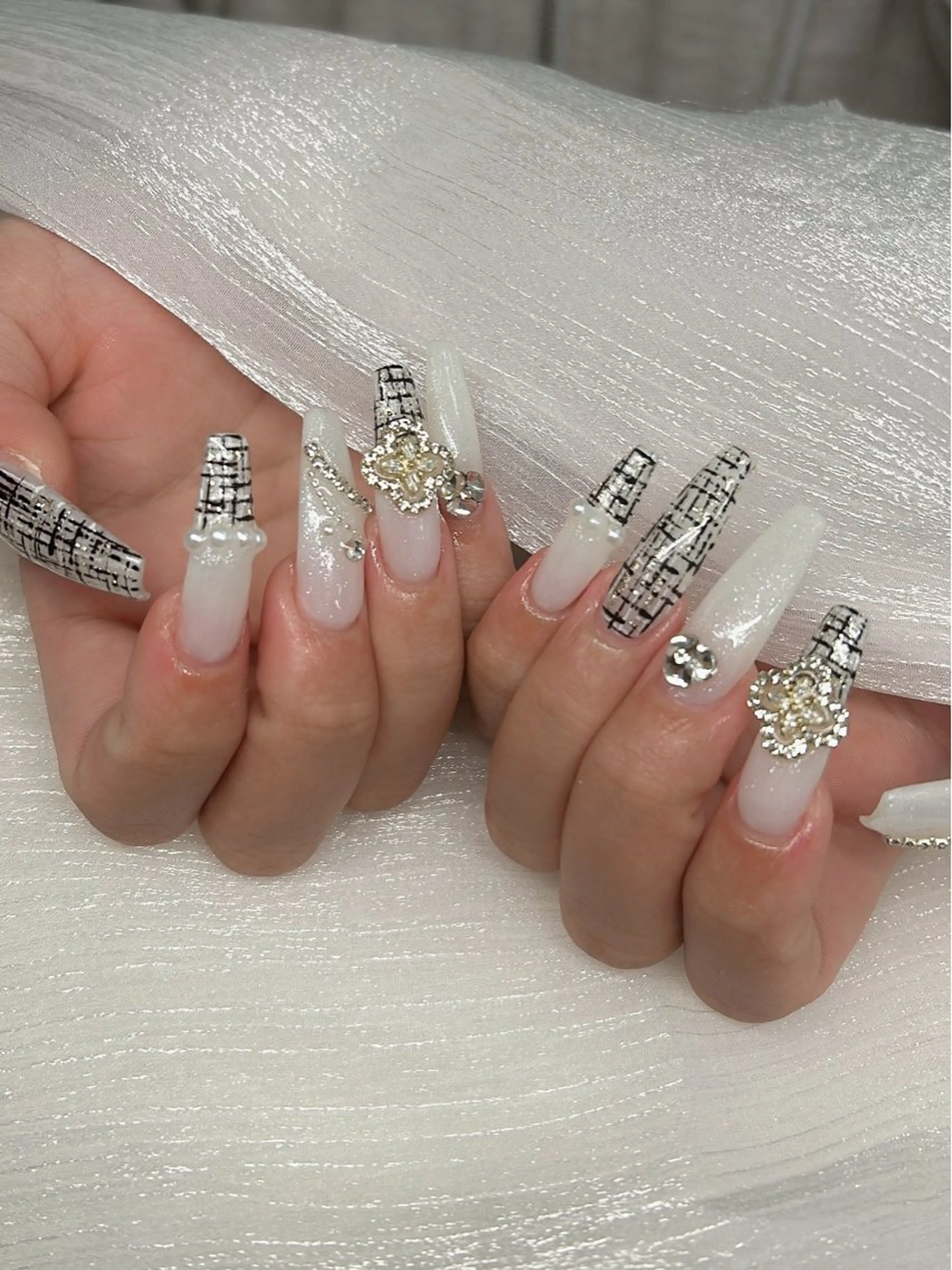 ネイル アートネイル オーロラネイル チークネイル 長さ出し フットネイル ハンドネイル Chan nailsのネイルデザイン