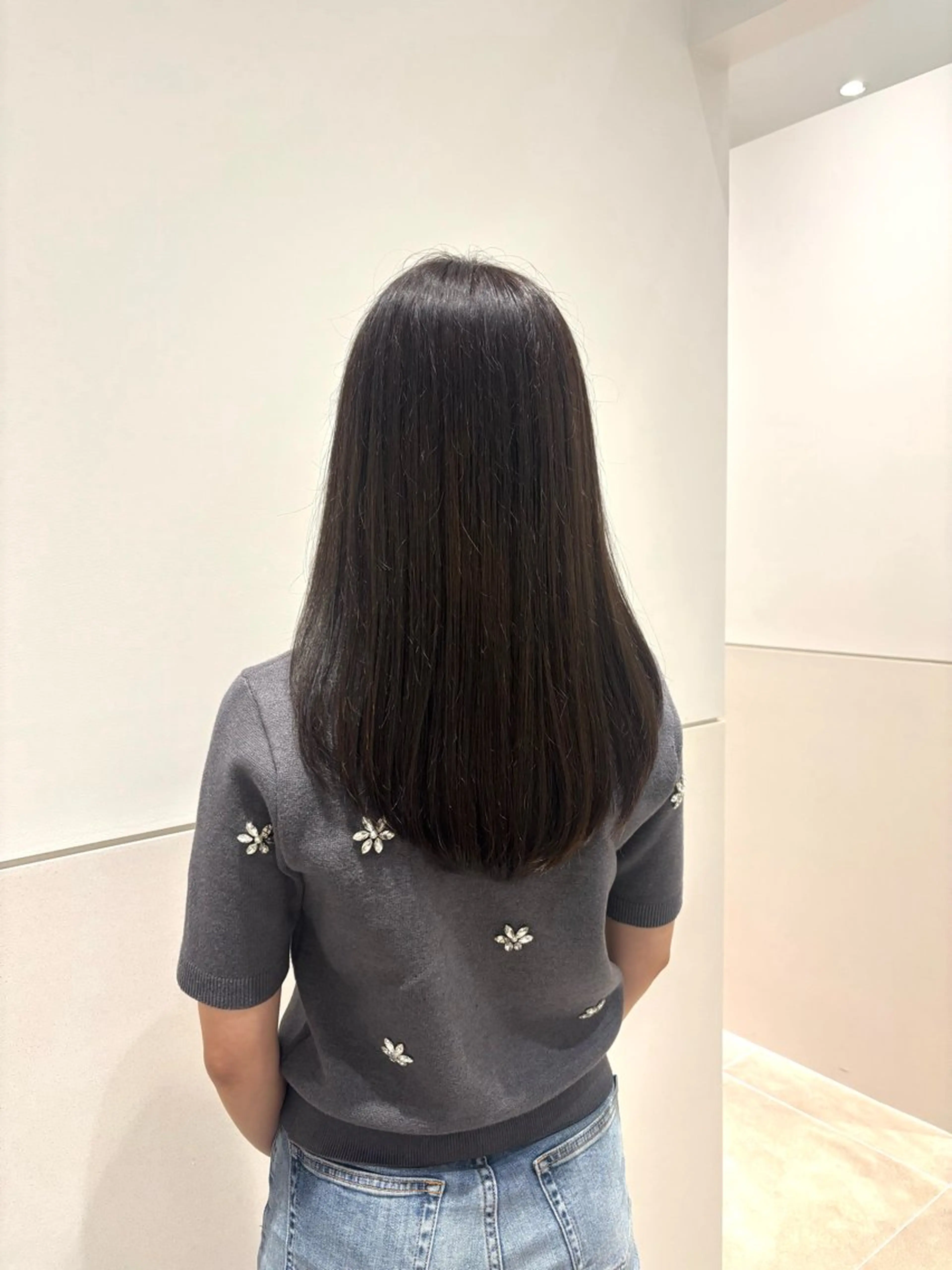 セミロング カラー アッシュ アッシュグレー トリートメント カット トリートメント 久力琴音''透明感 カラー''アレンジのヘアスタイル