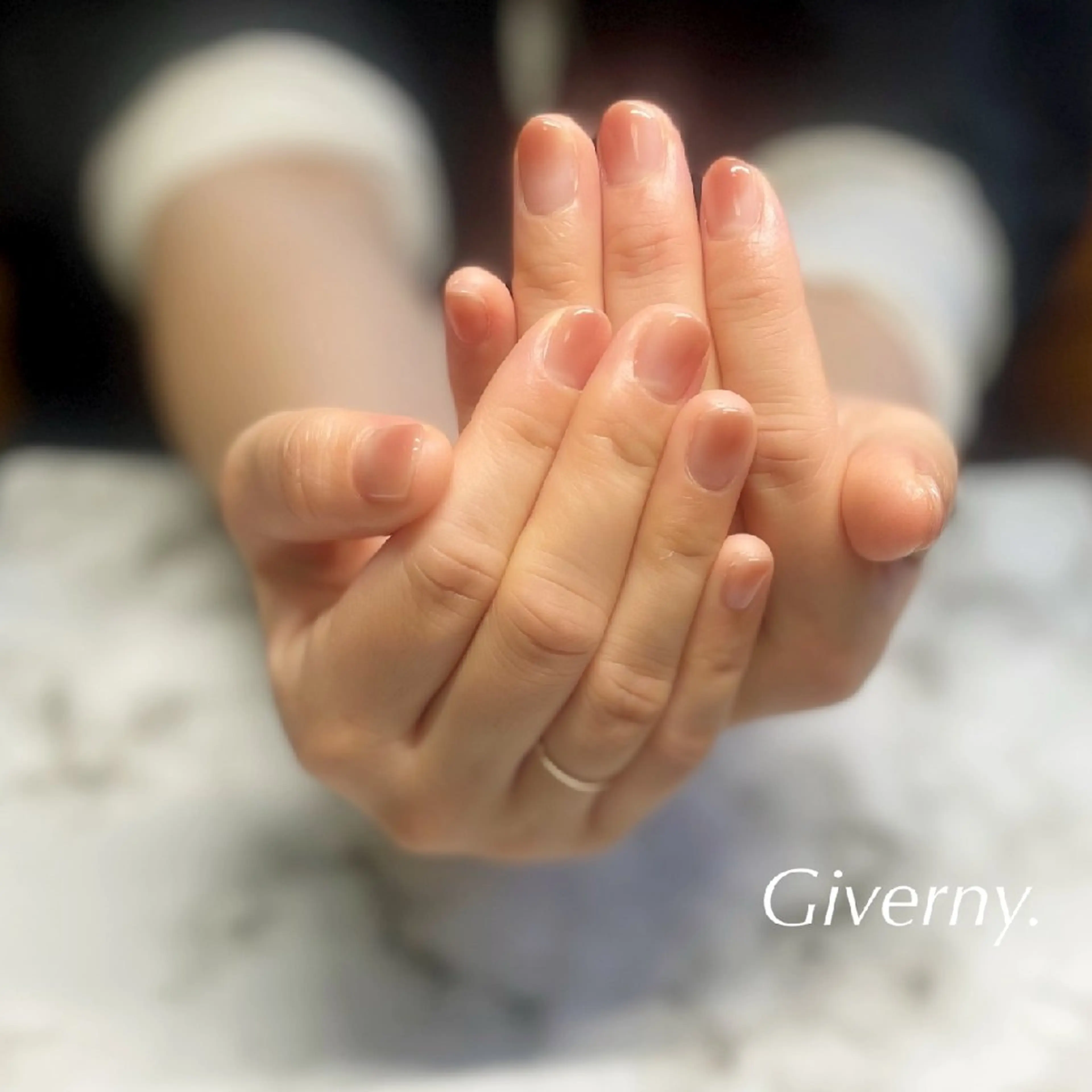 ネイル クリアネイル ニュアンスネイル ワンカラーネイル 春ネイル ハンドネイル Giverny .のネイルデザイン