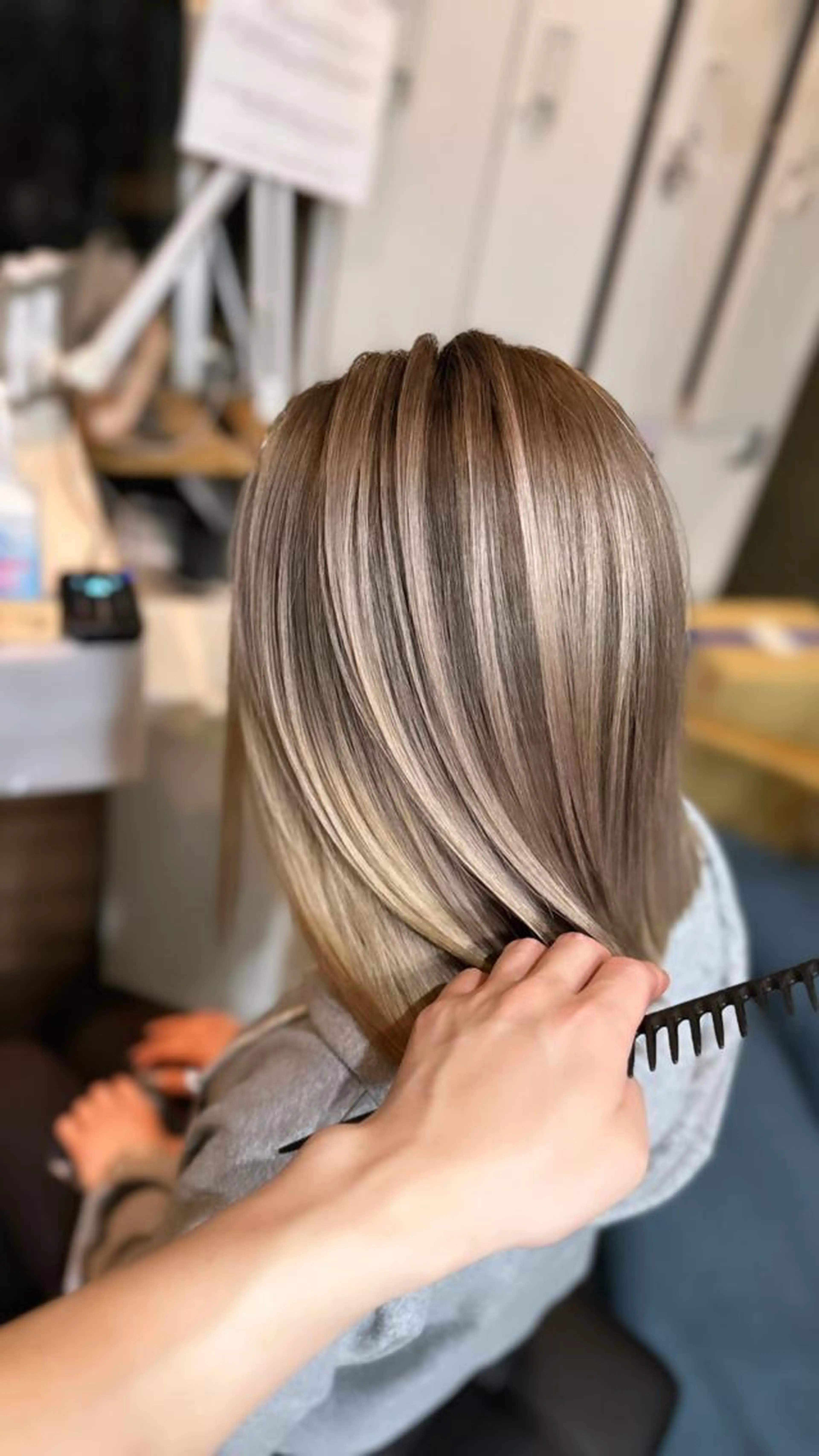 バレイヤージュ➕カット✂️【ブリーチ一回】コタトリートメント付き🌟ストレート仕上げorコテ巻き仕上げ💁‍♂️の写真