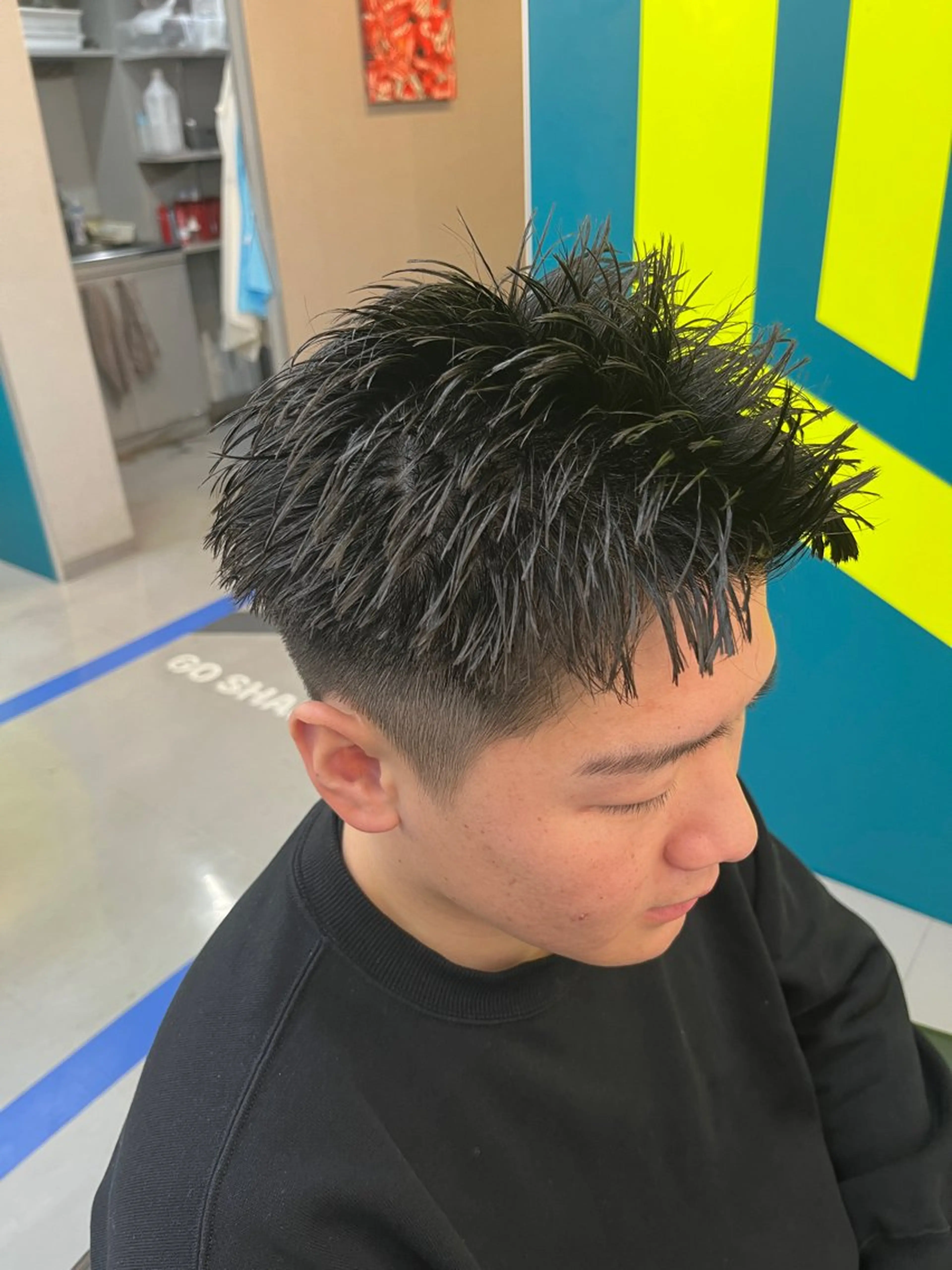 ショート メンズ スパイキーショート ショートヘア DAZZLE hair RUSH所属・松井陸 メンズ美容師／波巻きのヘアスタイル