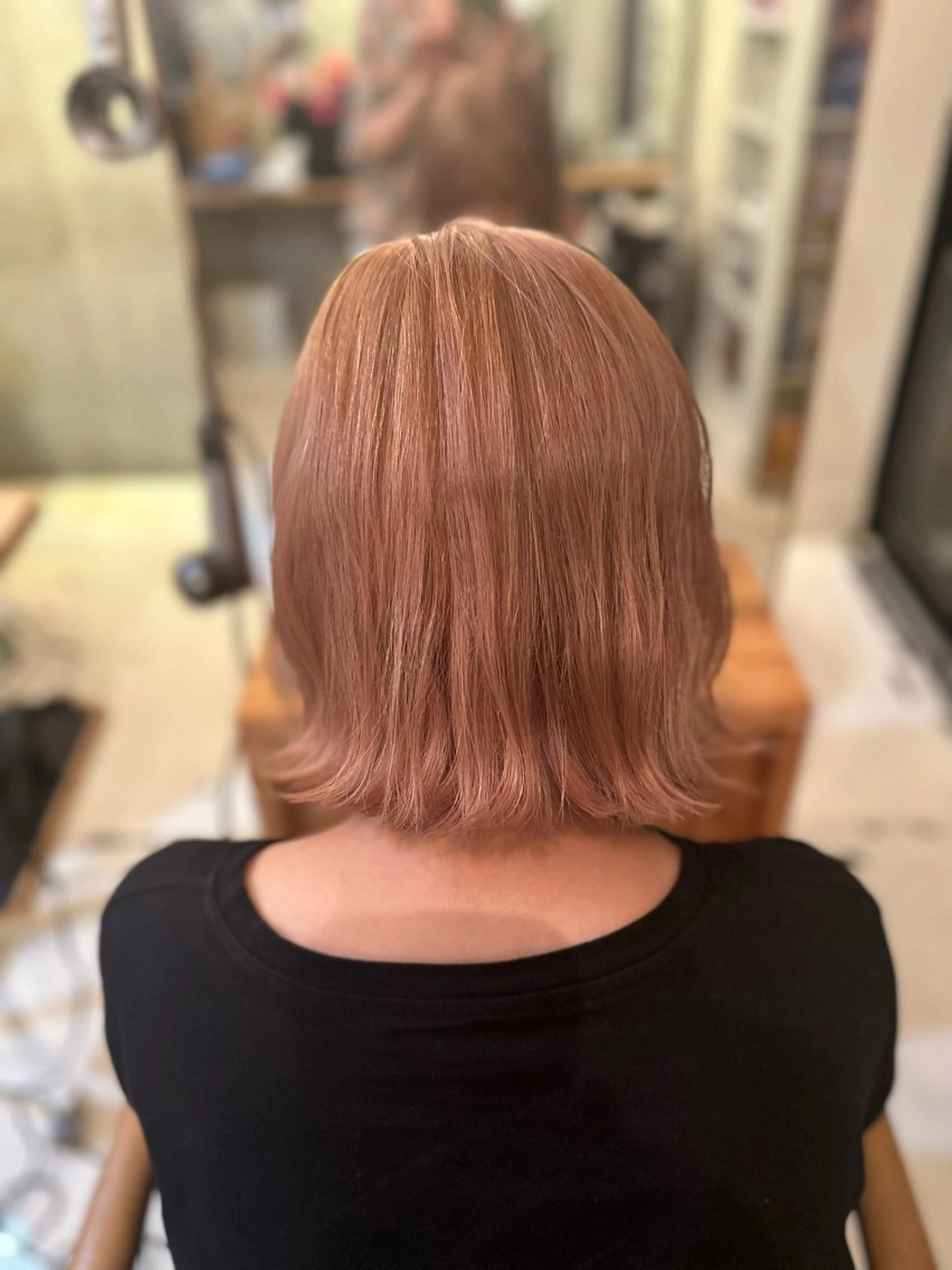 ショート カラー ベージュカラー ブリーチ ミルクティーベージュ ピンクカラー ✂︎岡根 京花✂︎のヘアスタイル