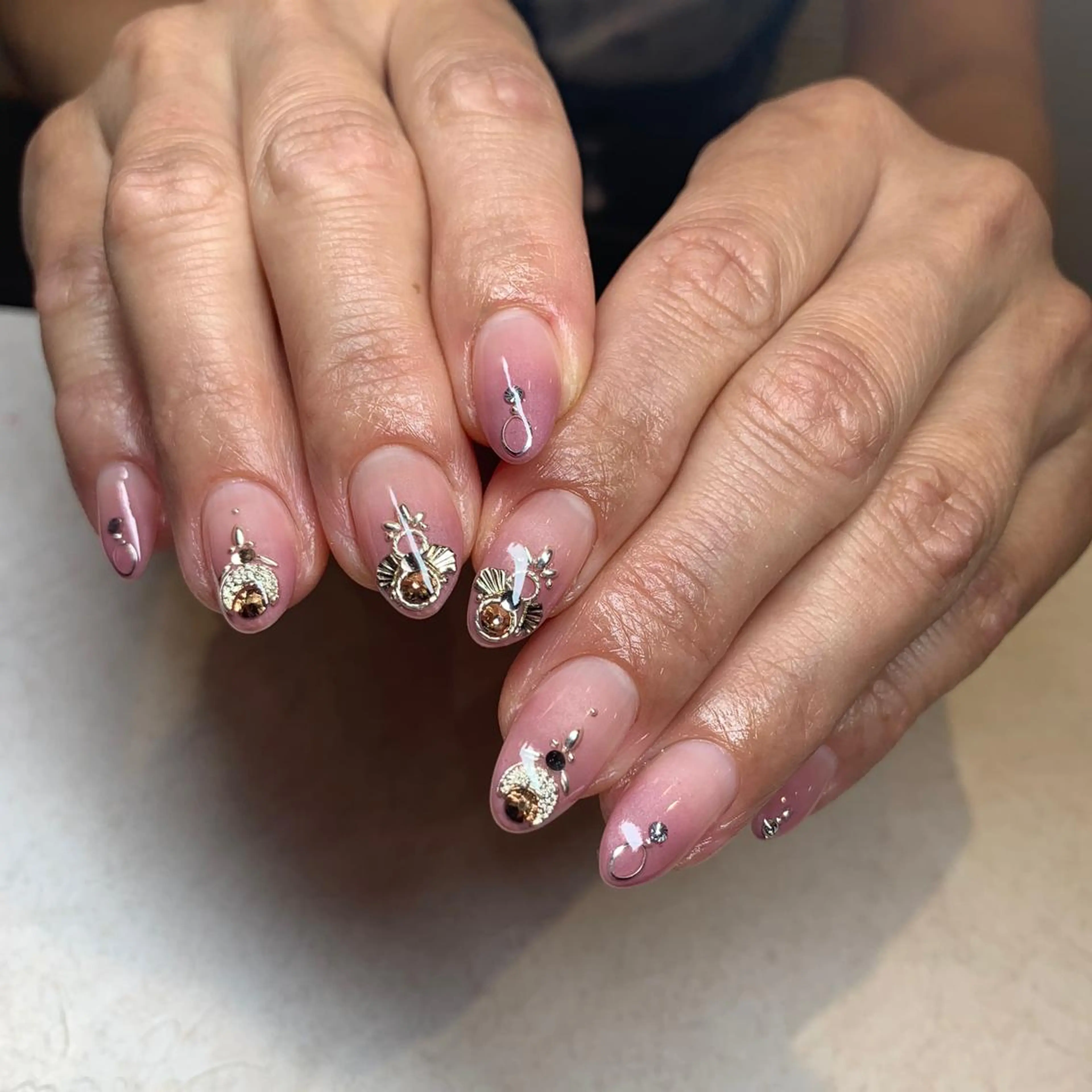 ネイル repos~ルポ~所属・里見 麗のネイルデザイン