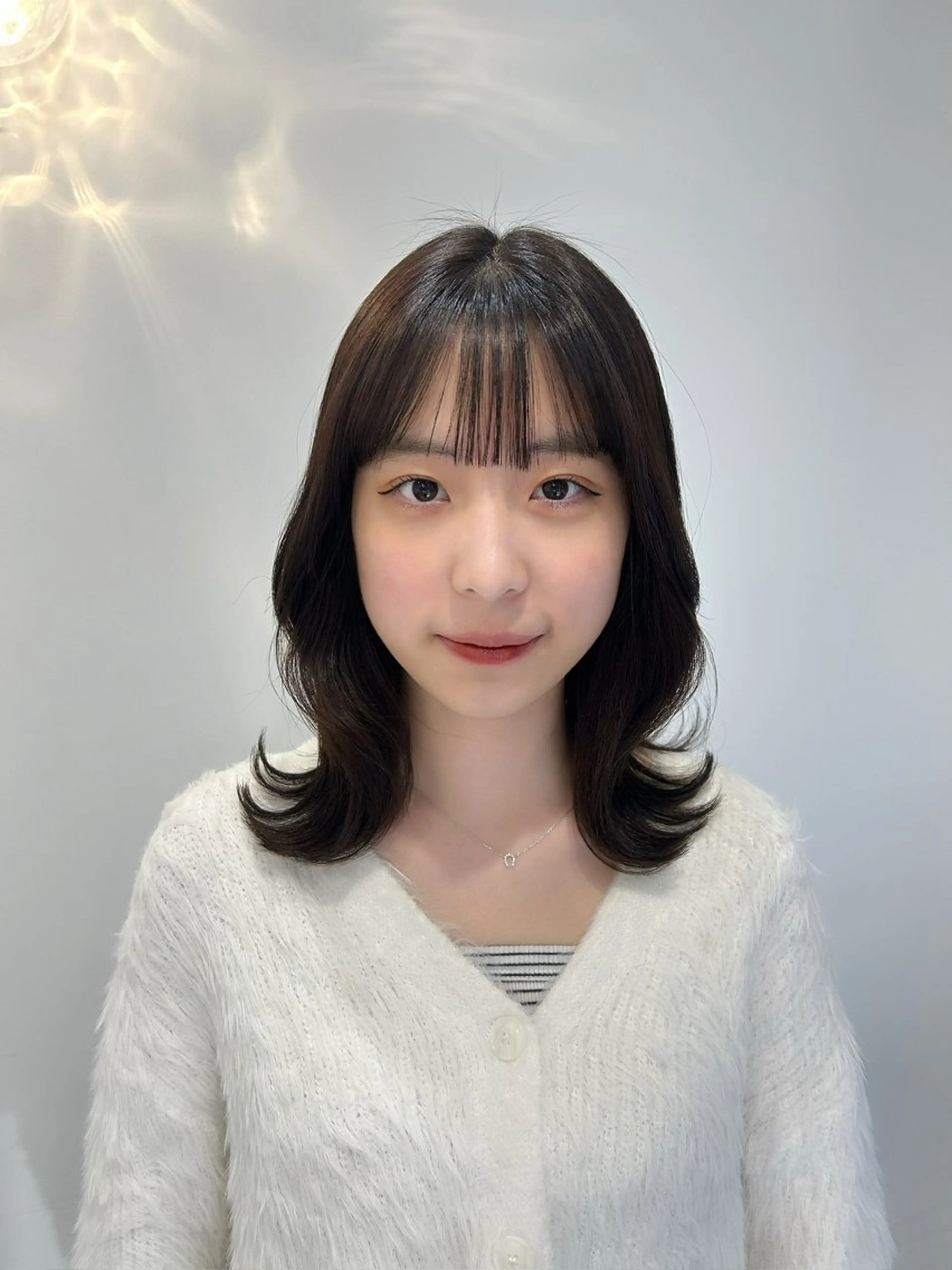 ミディアム 萩野 百香のヘアスタイル