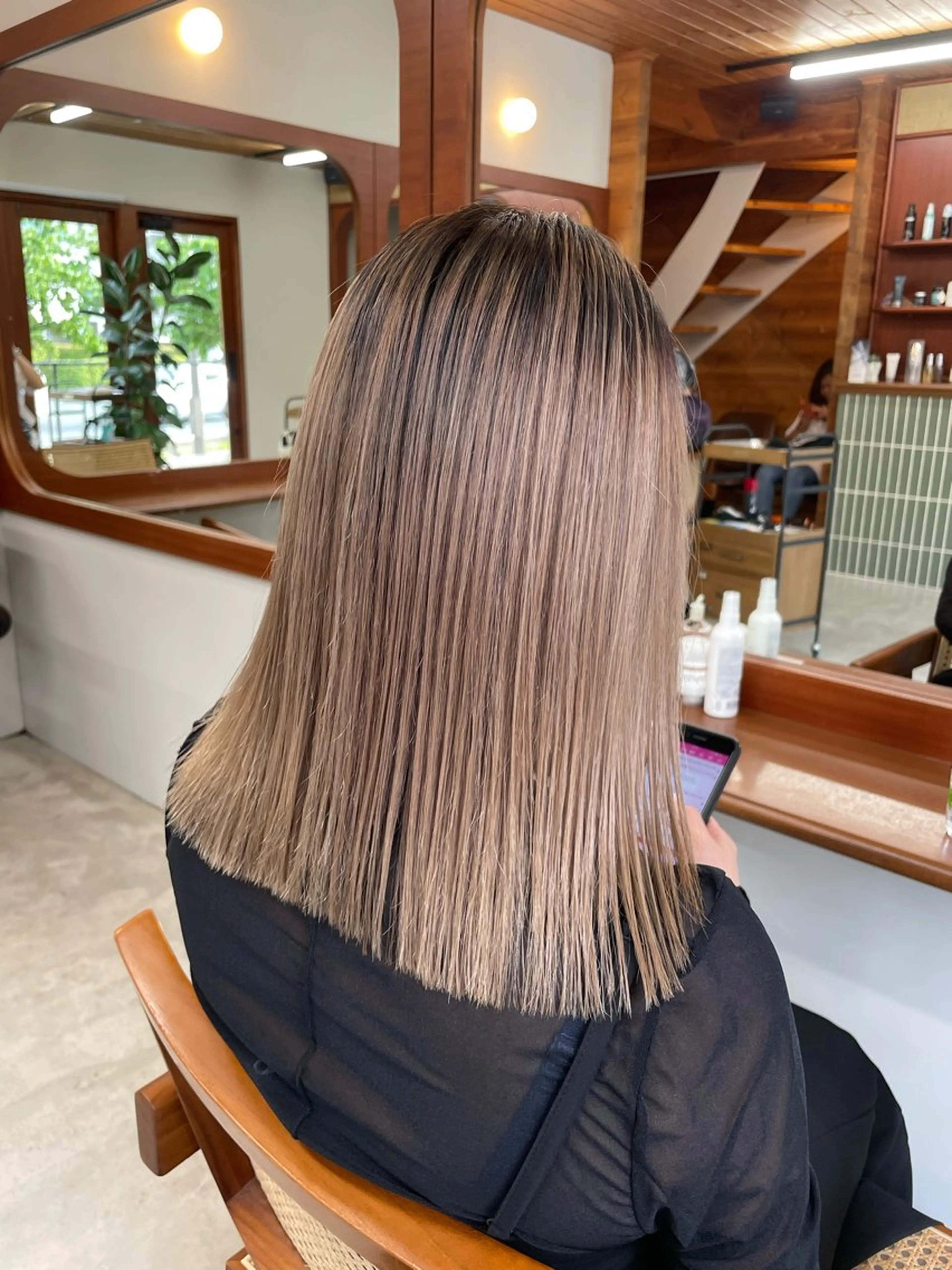 セミロング カラー バレイヤージュ レイヤーカット 五十嵐 雄毅のヘアスタイル