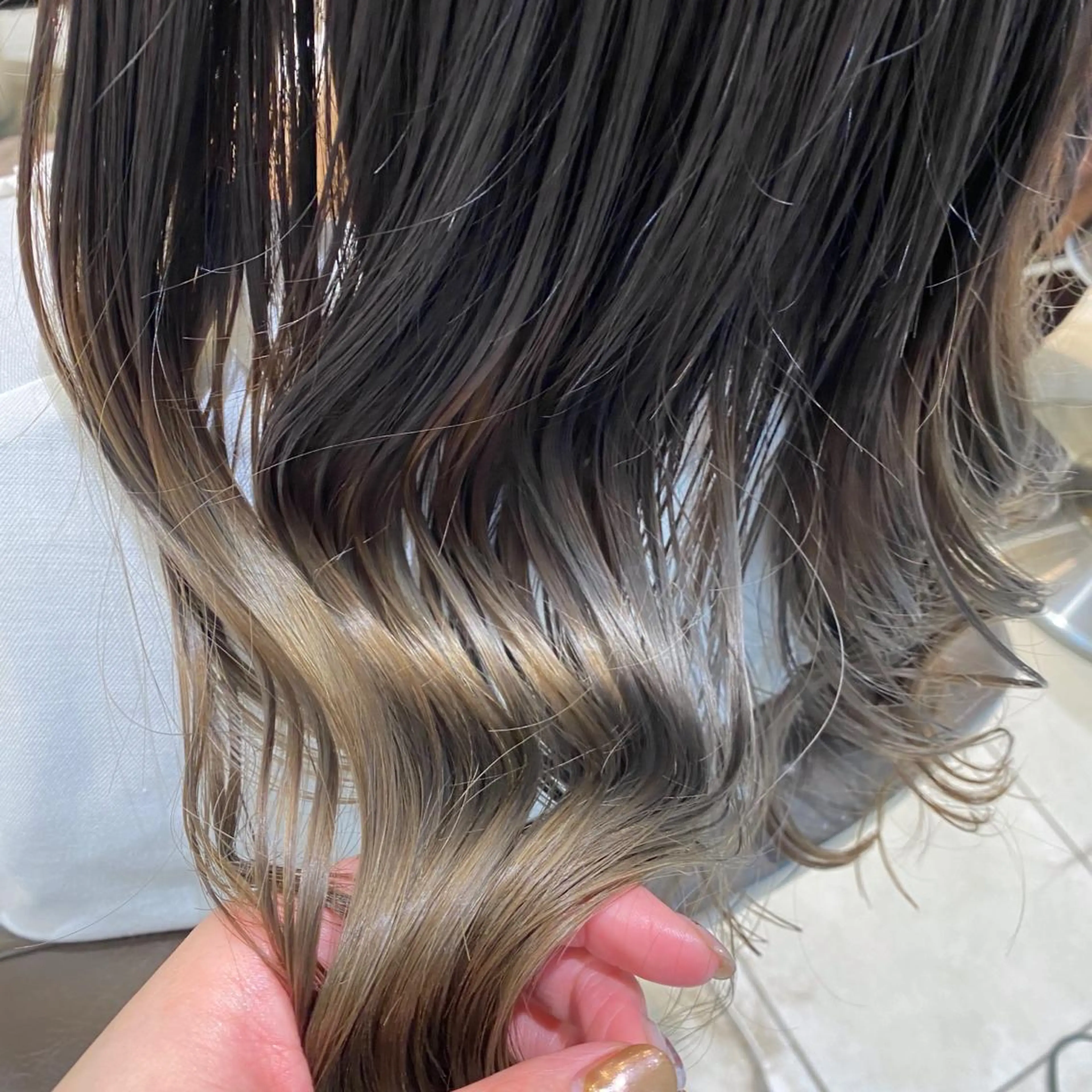 ロング カラー ベージュカラー ブリーチ グラデーションカラー 韓国ヘア🇰🇷 トヨキトキコのヘアスタイル