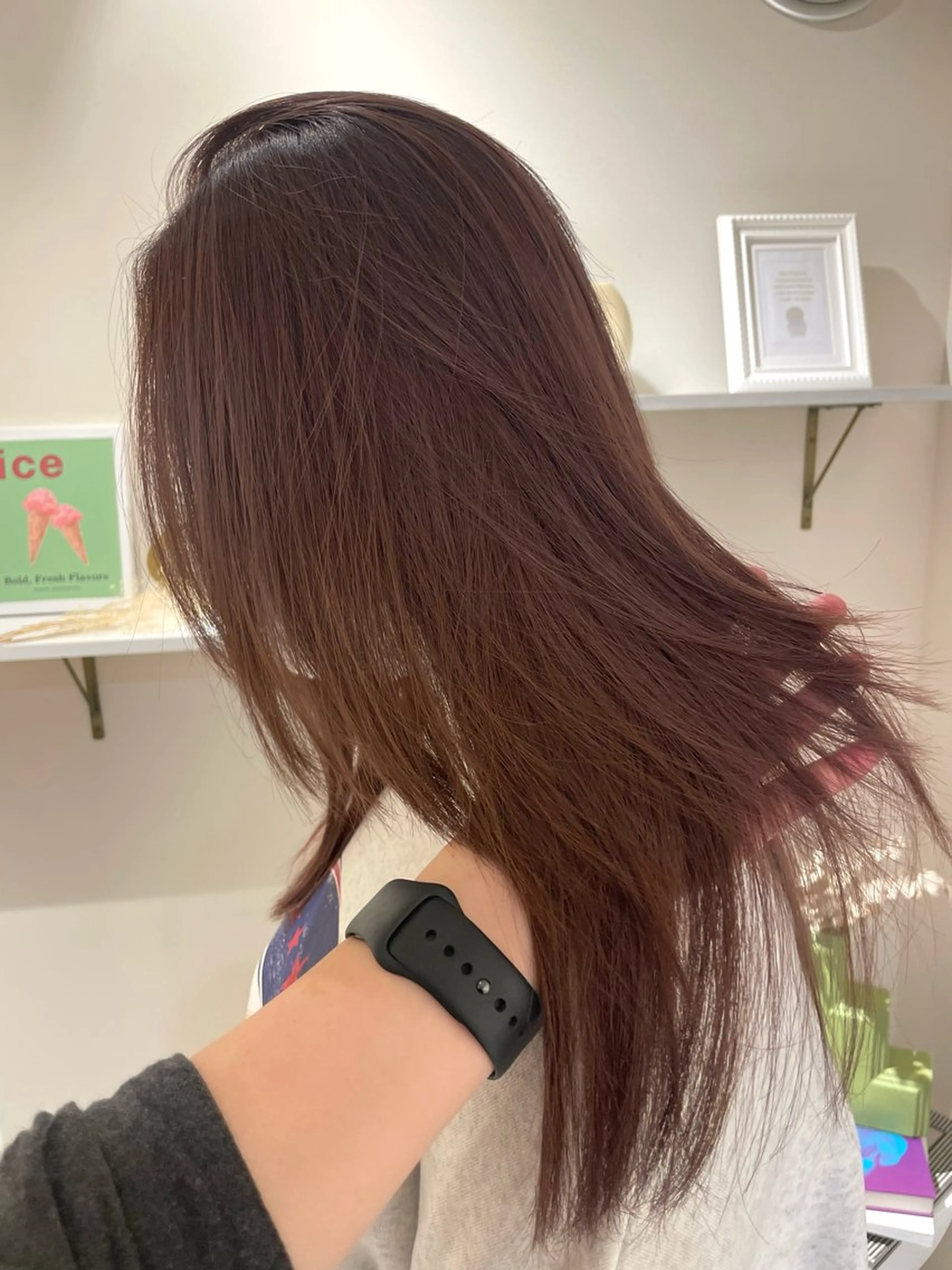 セミロング カラー ベージュカラー ラベンダーカラー ラベンダーベージュ ヘアカラー 若月 あやかのヘアスタイル