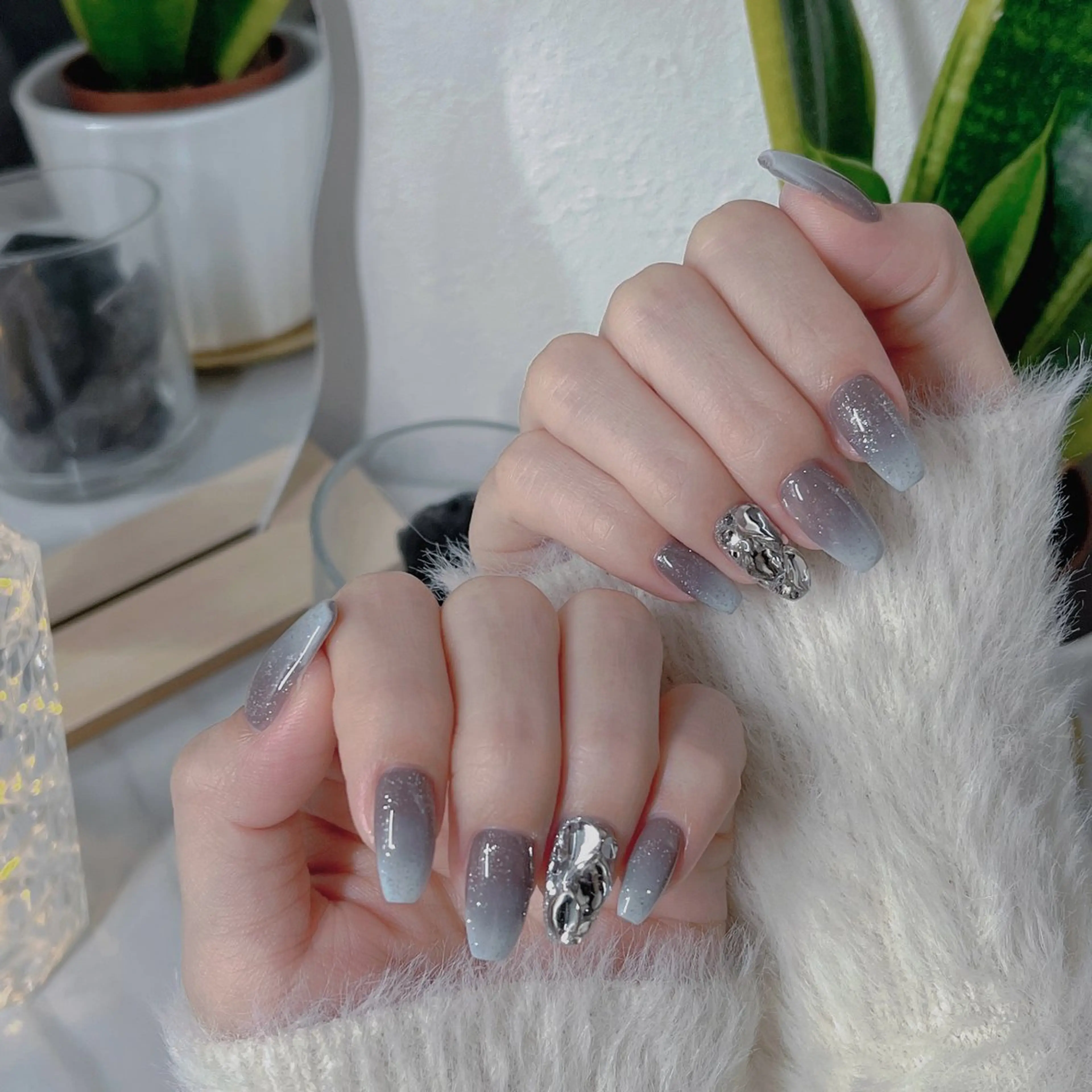 ネイル フットネイル フレンチネイル ジェルネイル ラメ(グリッター) ラメグラデーション ハンドネイル NEO Beauty Salon所属・𝐍𝐄𝐎 𝐉𝐔𝐑𝐈のネイルデザイン