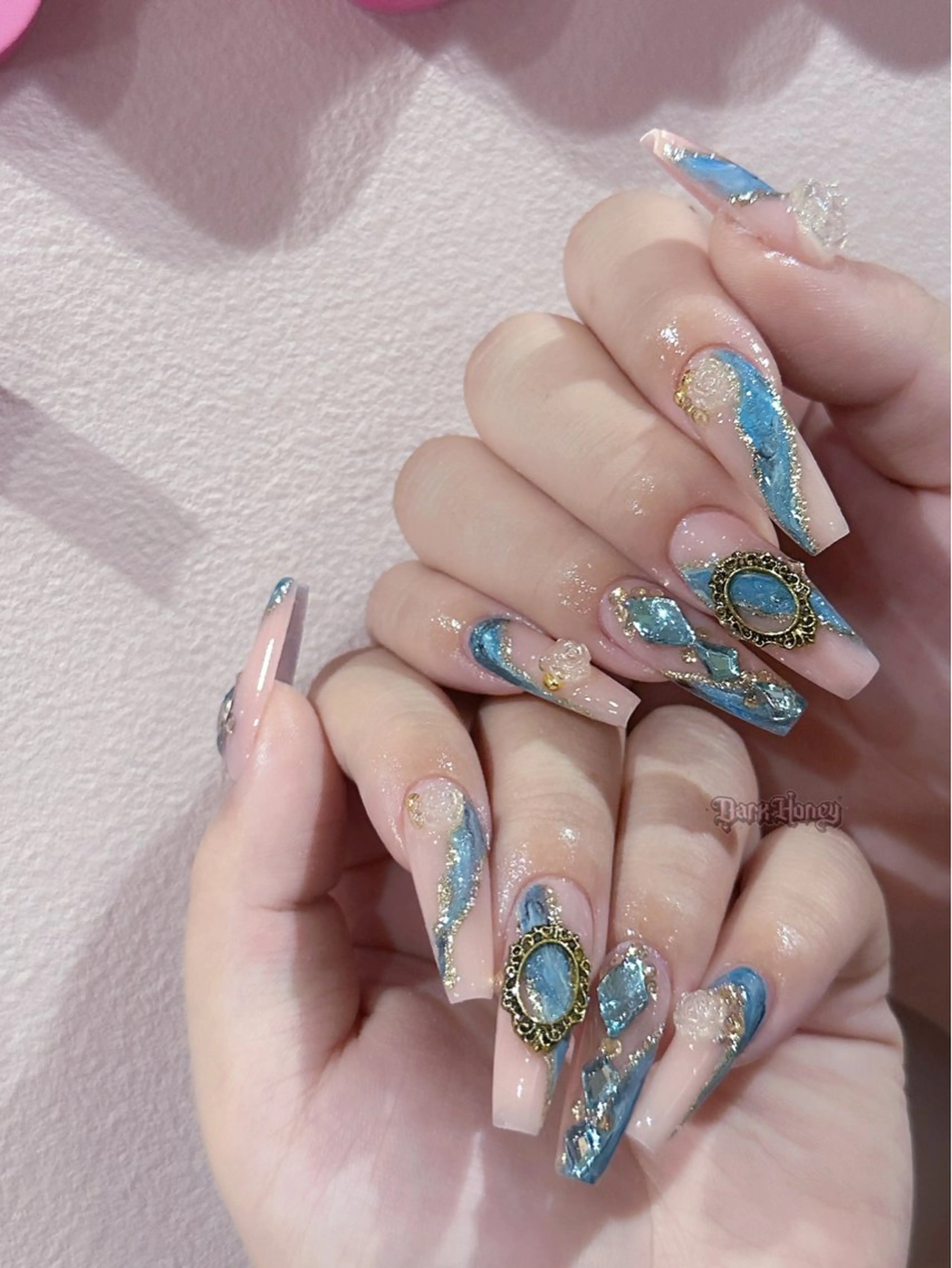 ネイル ハンドネイル Dark honey スカルプ専門原宿店のネイルデザイン