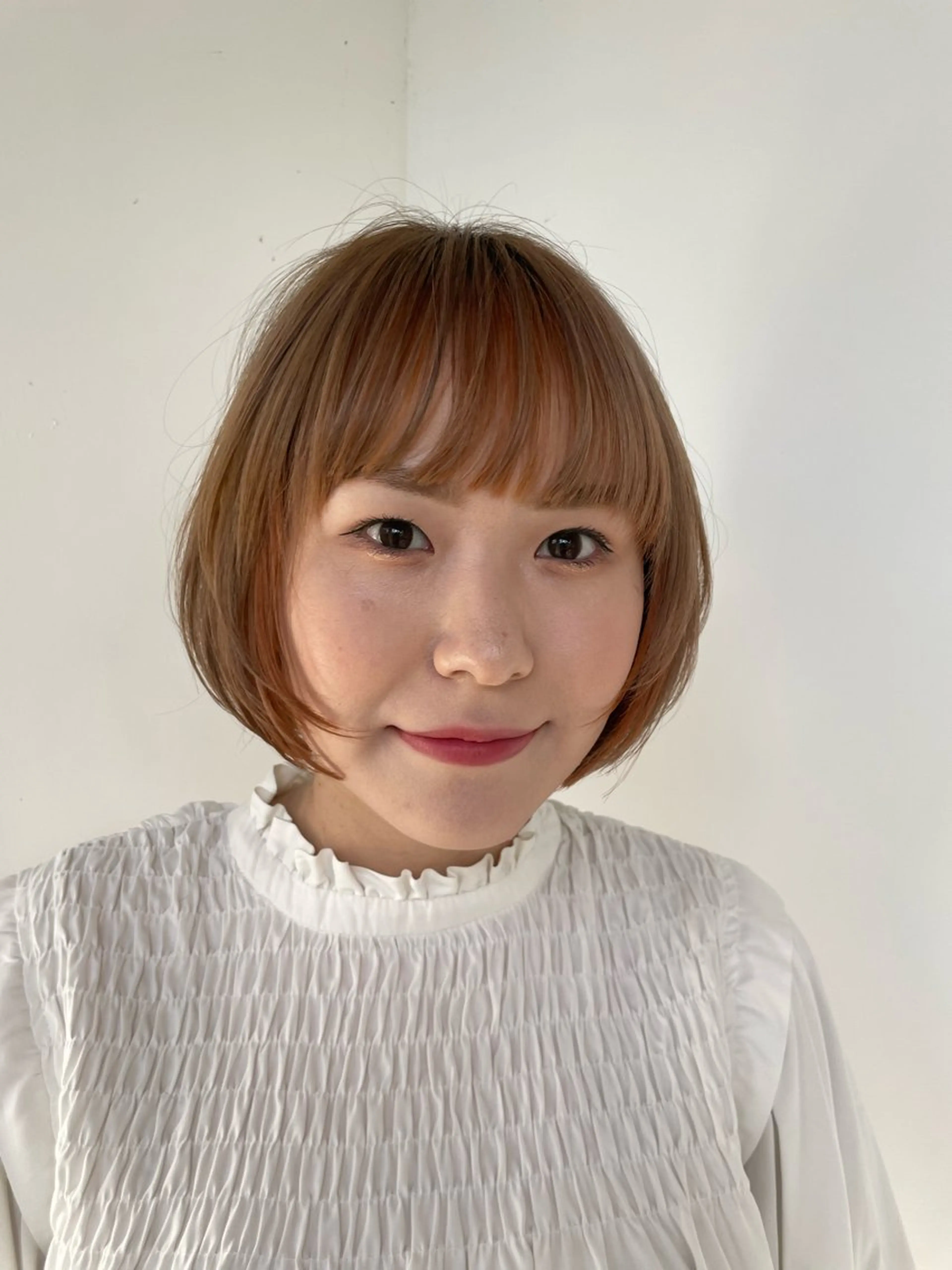 ショート カラー ベージュカラー オレンジ ボブ 顔まわりレイヤー 顔周りカット ＵＨＡＩＲ香久山店所属・小酒井 智洋のヘアスタイル