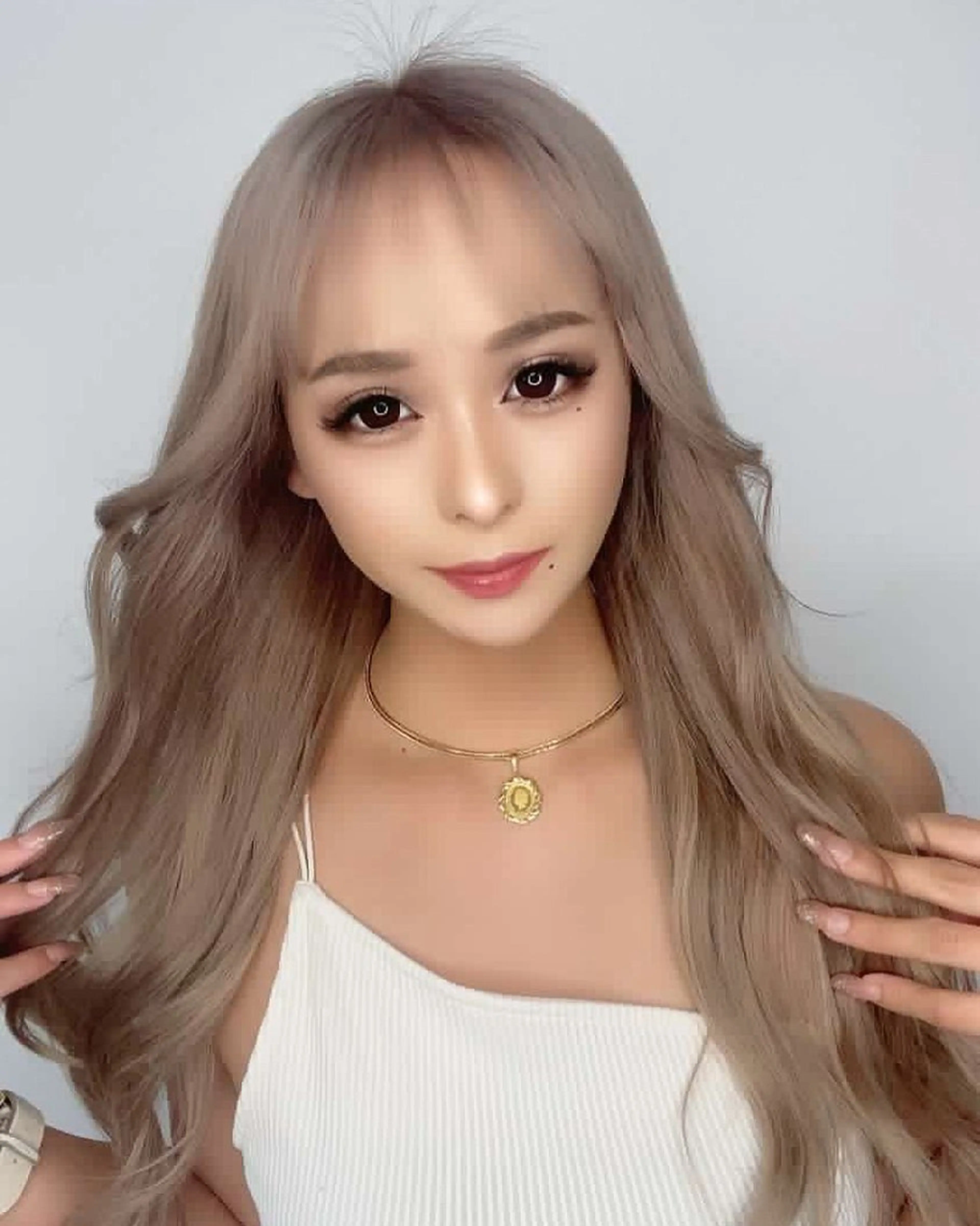 セミロング カラー ヘアアレンジ シールエクステ ベージュカラー ダブルカラー ミルクティーベージュ エクステ エクステ vizz by elyts【北谷】のヘアスタイル