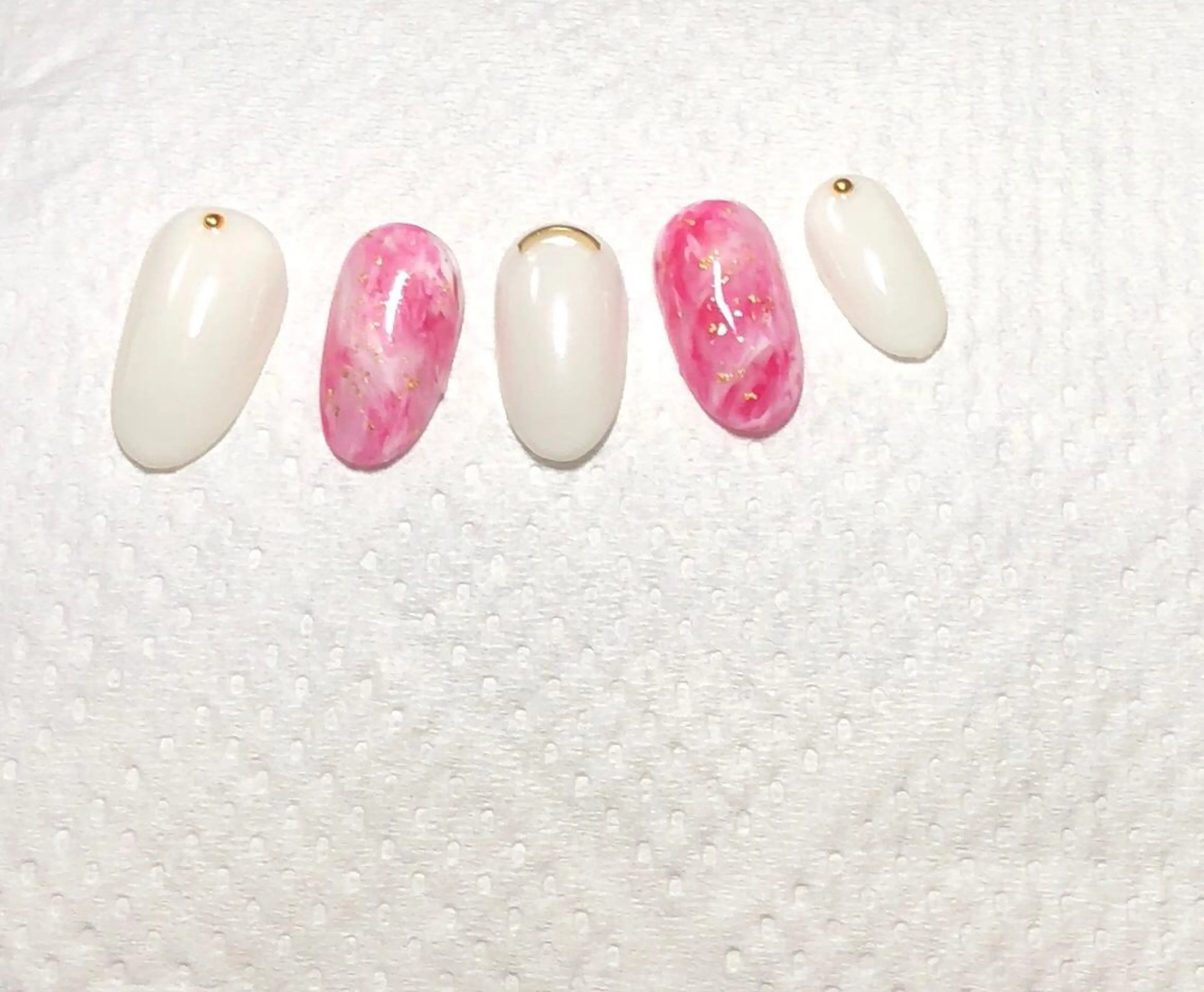 ネイル ニュアンスネイル ホワイト ハンドネイル 遊津 美来のネイルデザイン