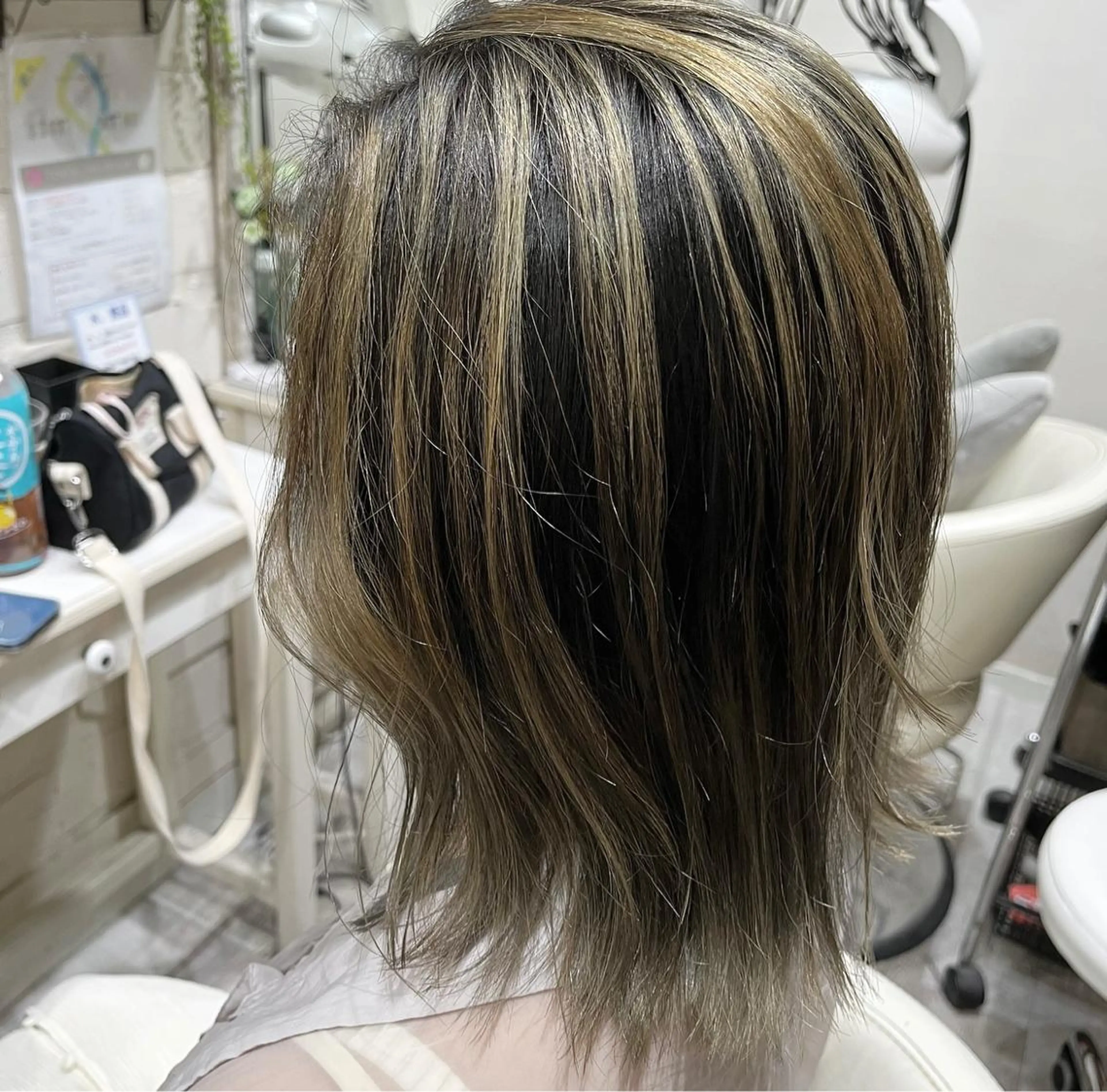 ミディアム カラー バレイヤージュ ブリーチ レイヤーカット カット ヘアカラー カラー特化美容師 なかもと たつひろのヘアスタイル
