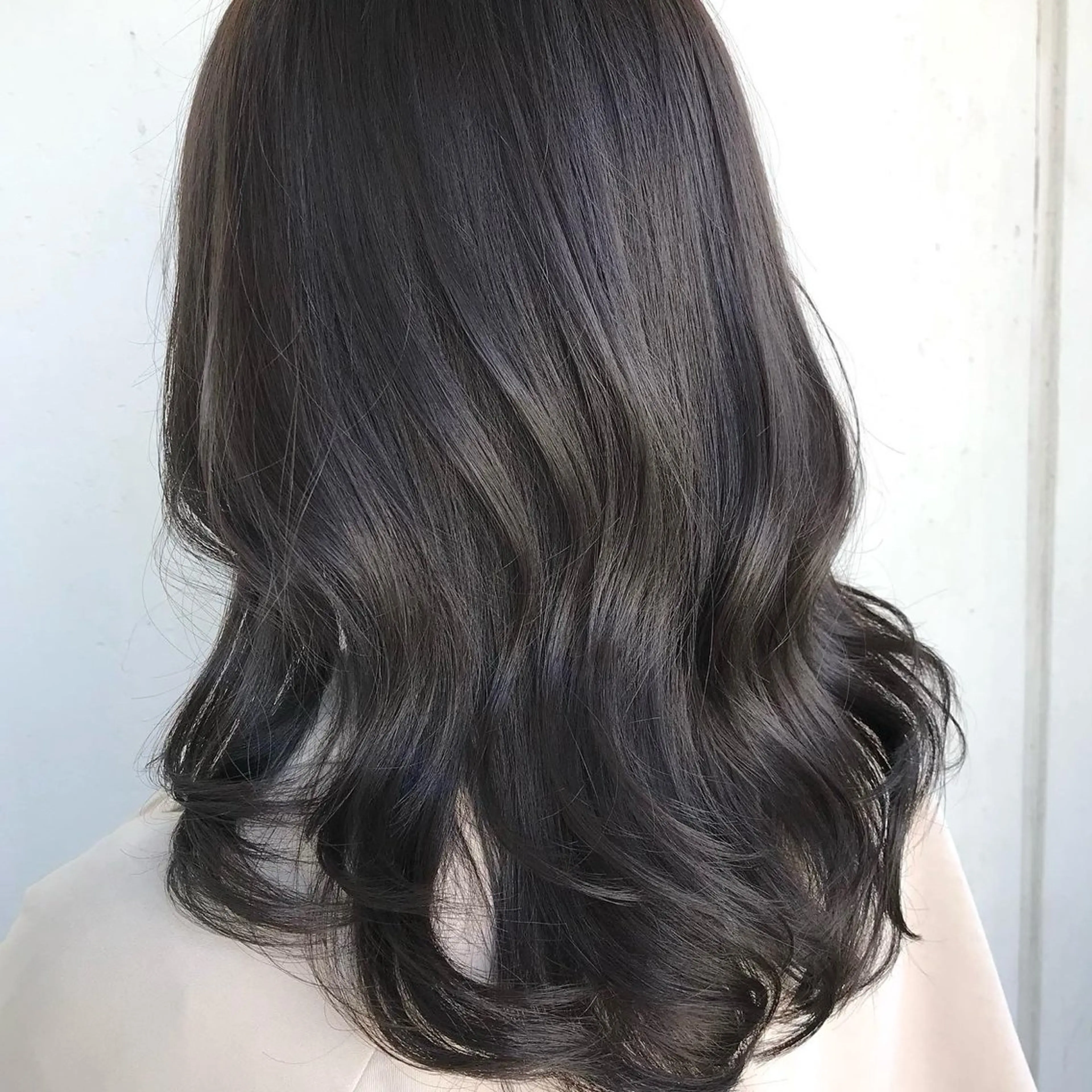 ミディアム カラー 韓国ヘア🇰🇷／ 艶カラー鈴木萌愛🩶のヘアスタイル