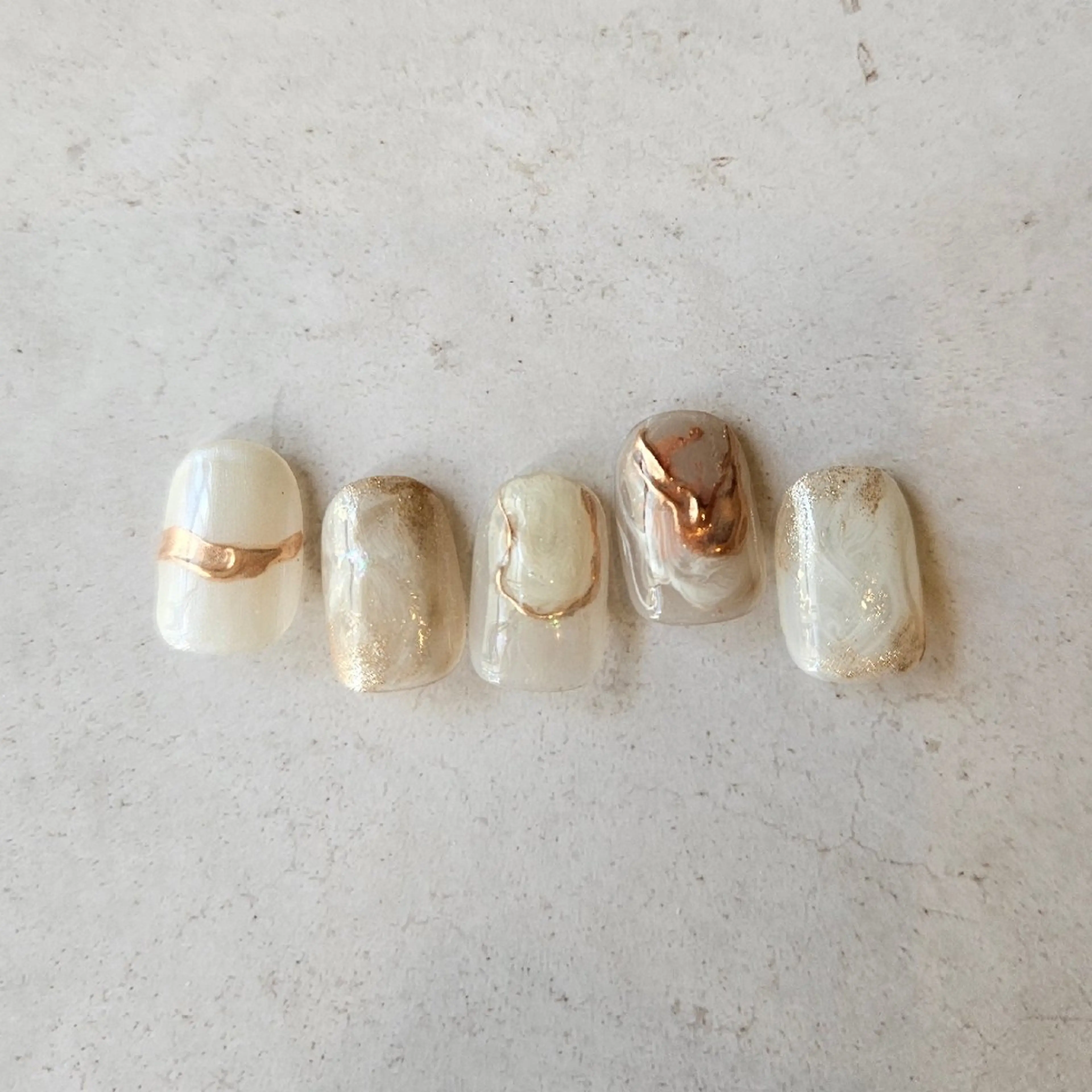 ネイル ジェルネイル ニュアンスネイル パラジェル ホワイト 冬ネイル ハンドネイル Nailsalon manoのネイルデザイン