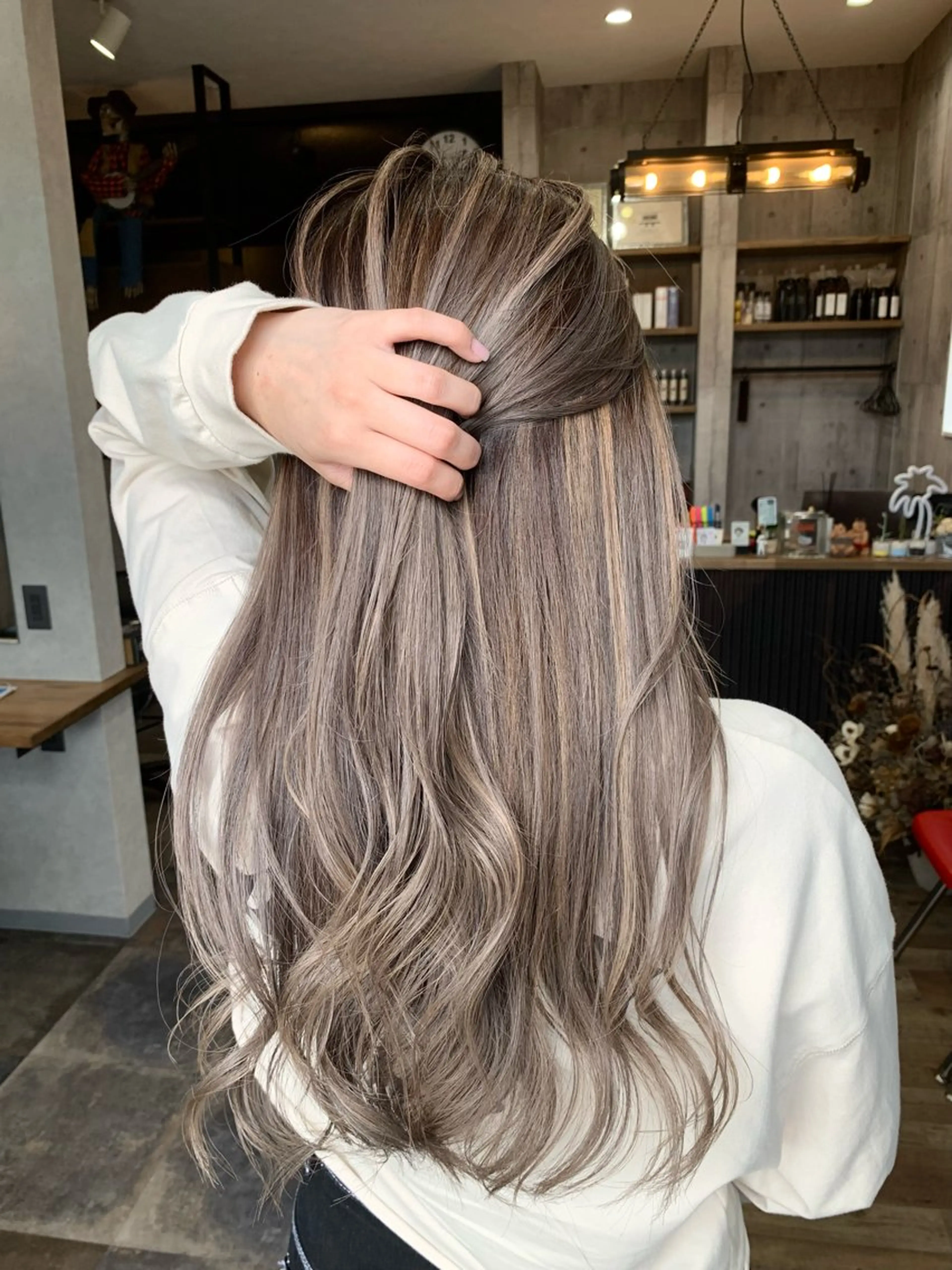 ロング ハイライト カット ヘアカラー Welila by haku所属・Yuuki ウェリラバイハクのヘアスタイル