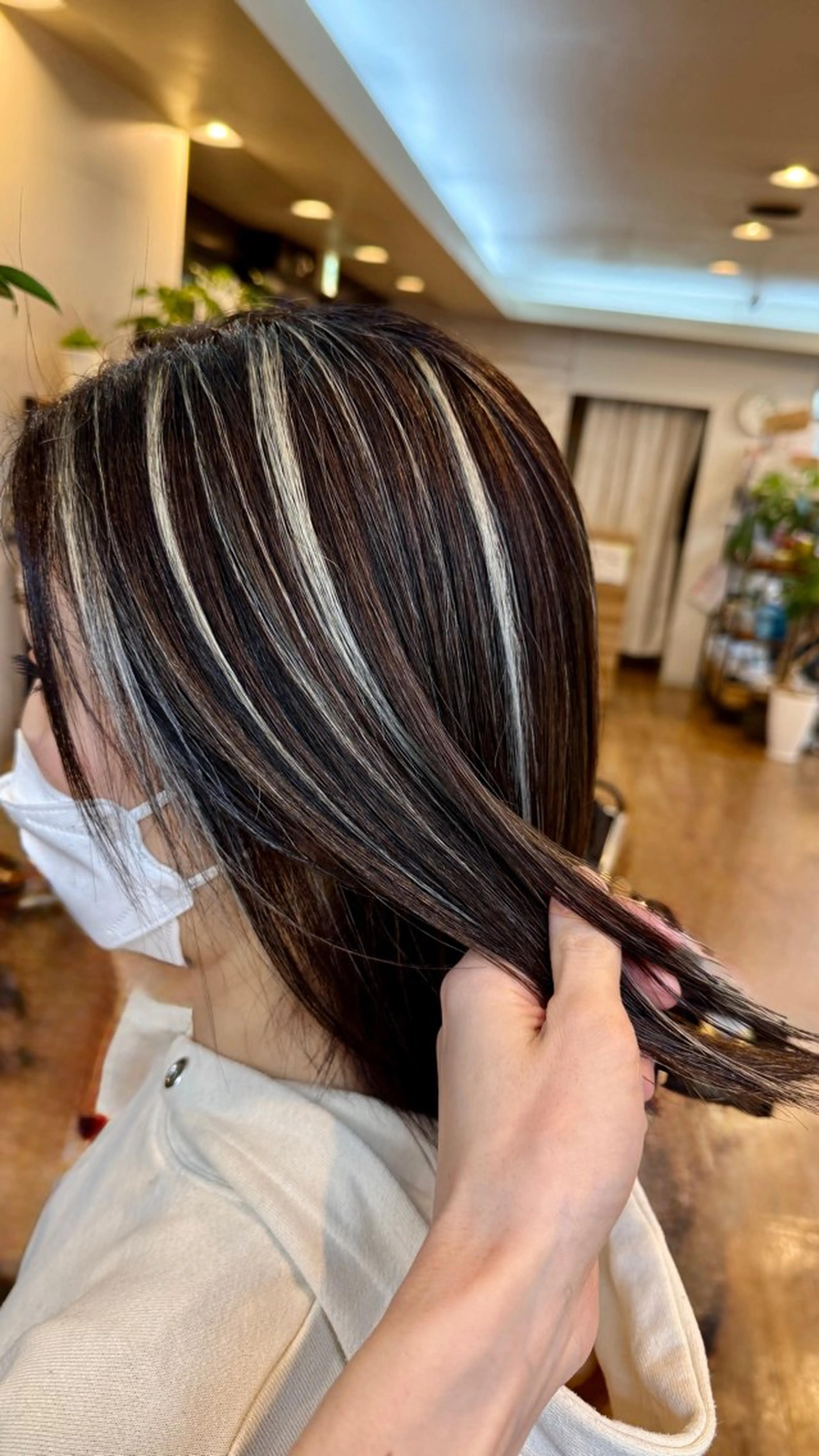 ミディアム ハイライト ヘアカラー トリートメント Cure2所属・🌈白いハイライト 🌈 🐶ノザワ🐶のヘアスタイル