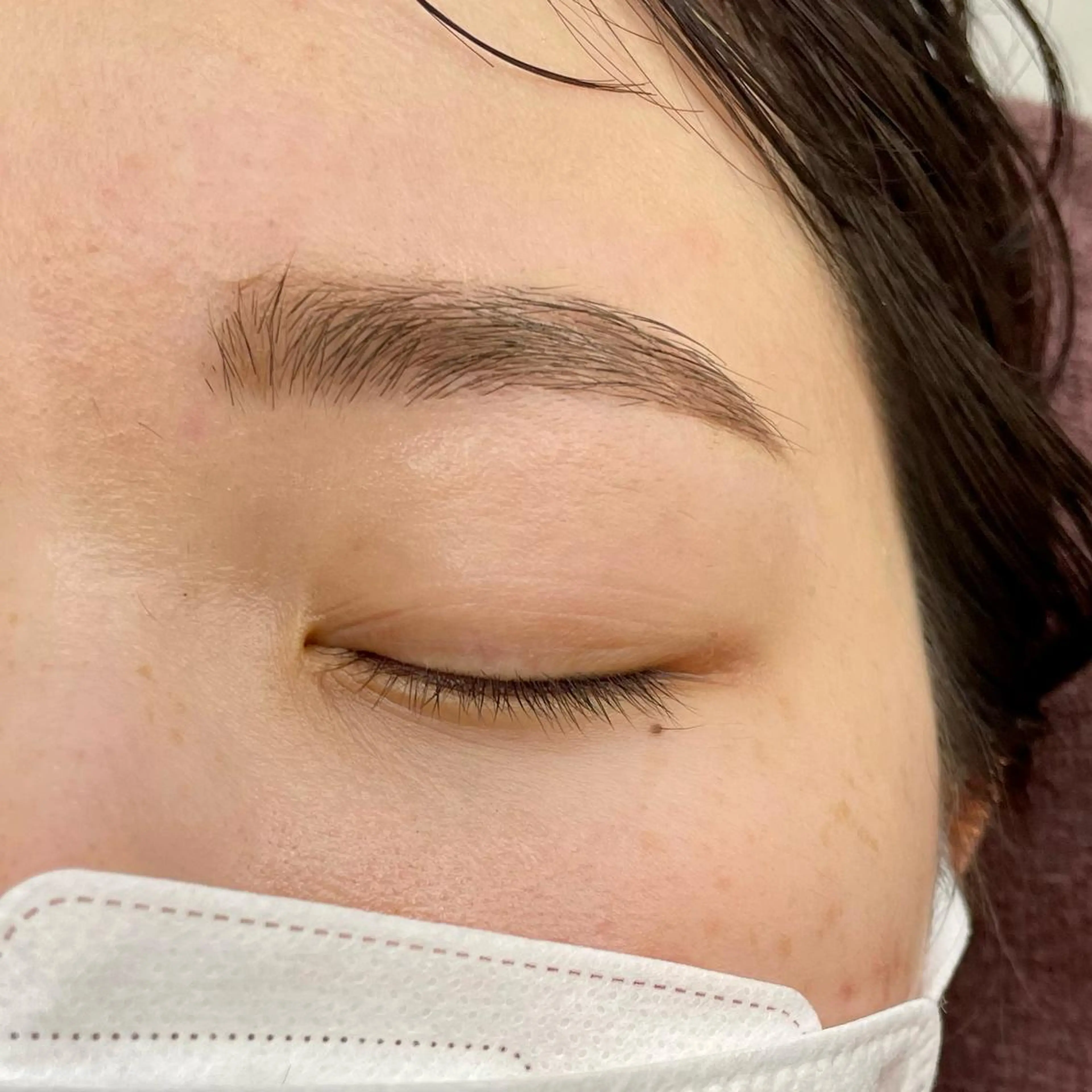 アイブロウ 鍵山 千秋のヘアスタイル