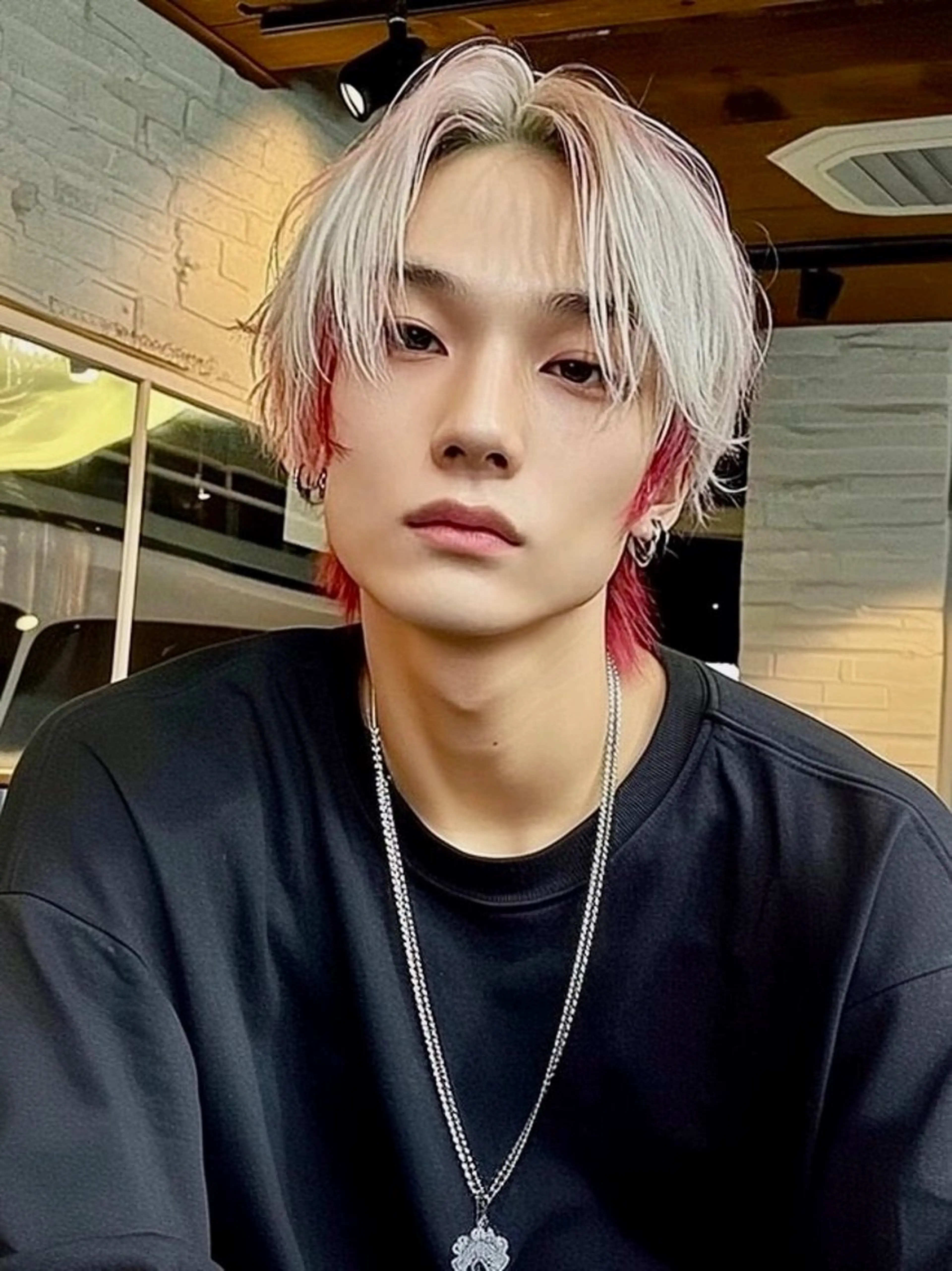 ショート カット ヘアカラー パーマ ヘアセット メンズハイトーン メンズバレイヤージュのヘアスタイル