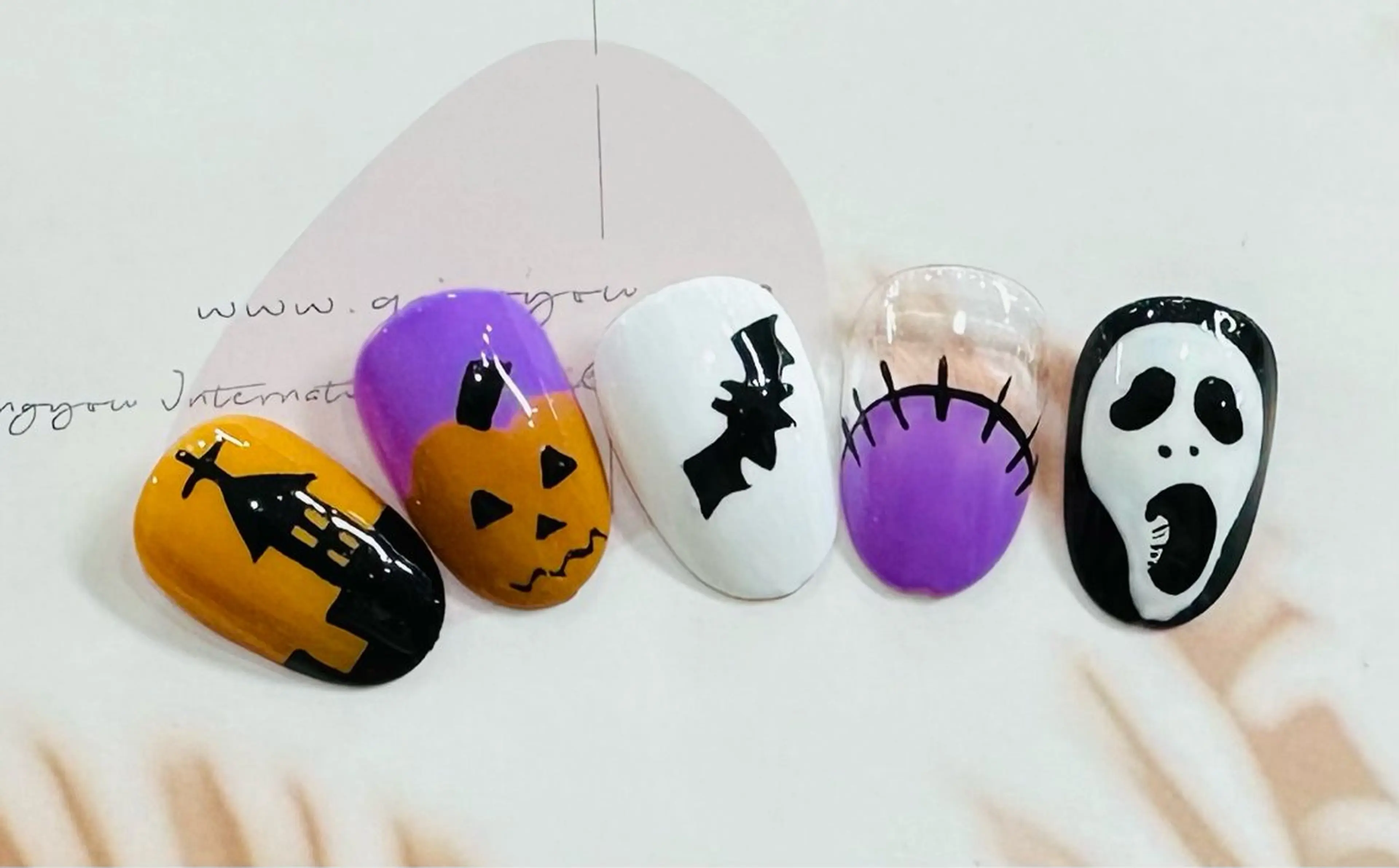 ネイル Ui_Amor (パラジェル)のネイルデザイン