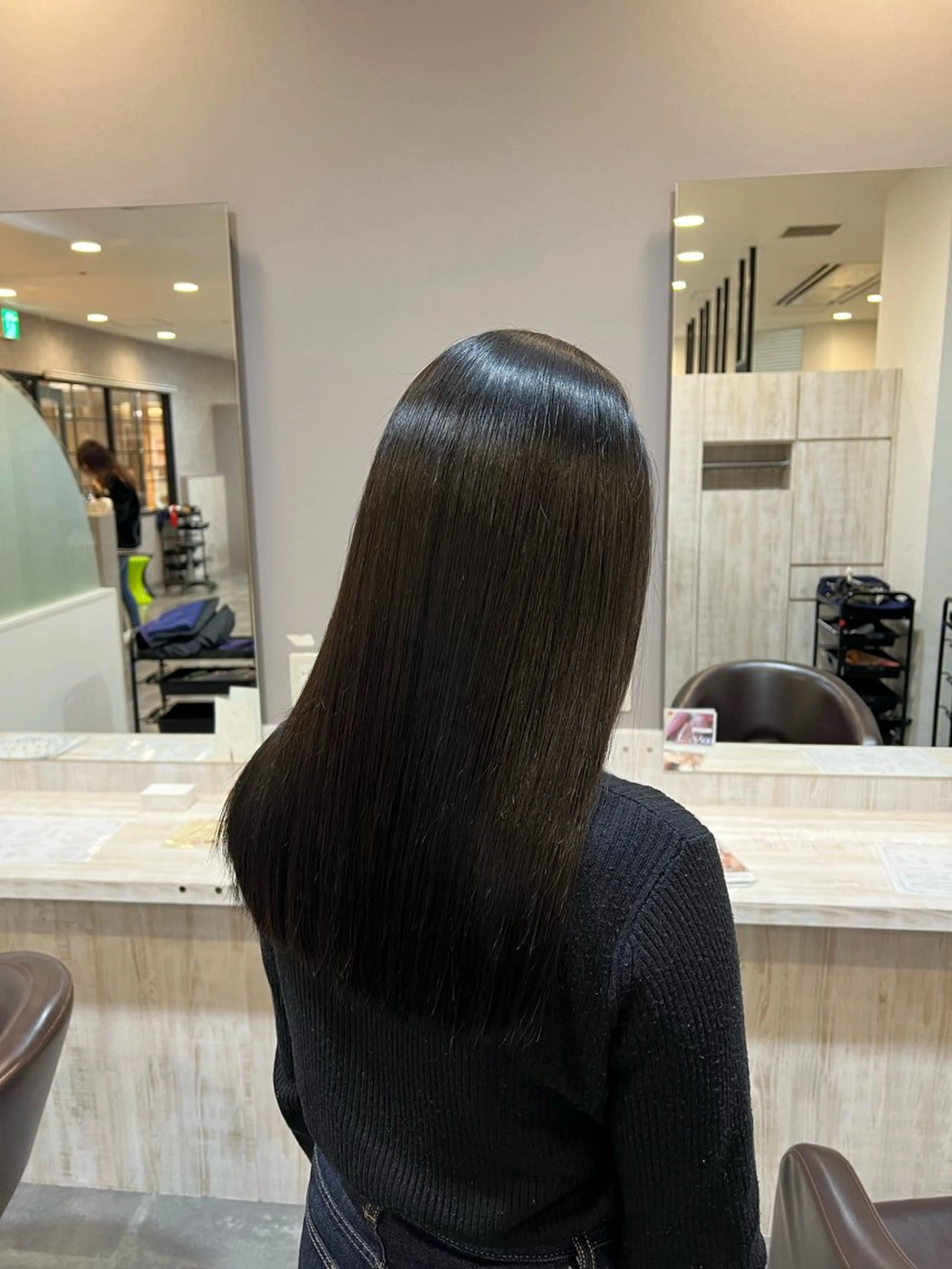 セミロング カラー 叶 妃万里のヘアスタイル