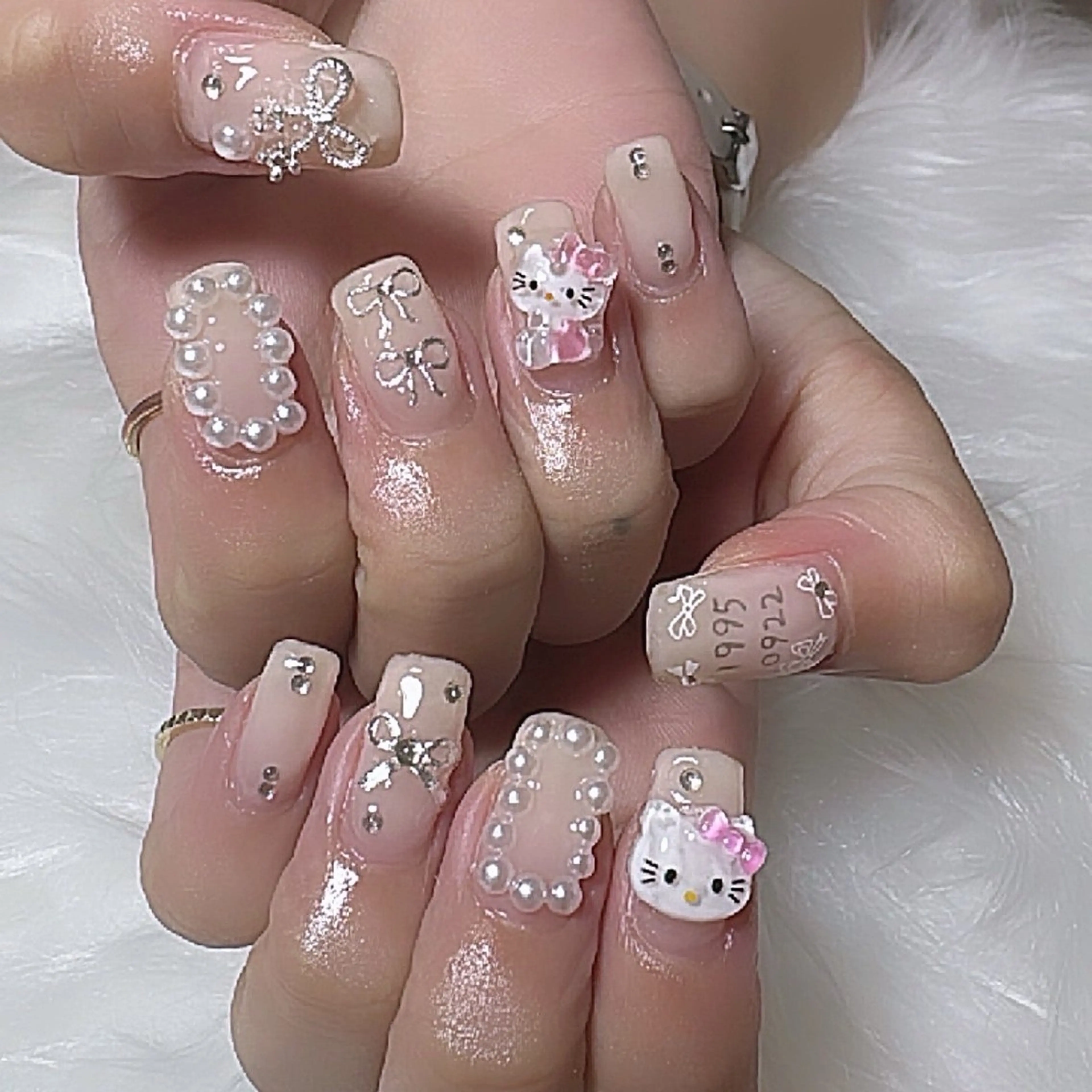 ネイル シュシュ 🎀 girly nailのネイルデザイン