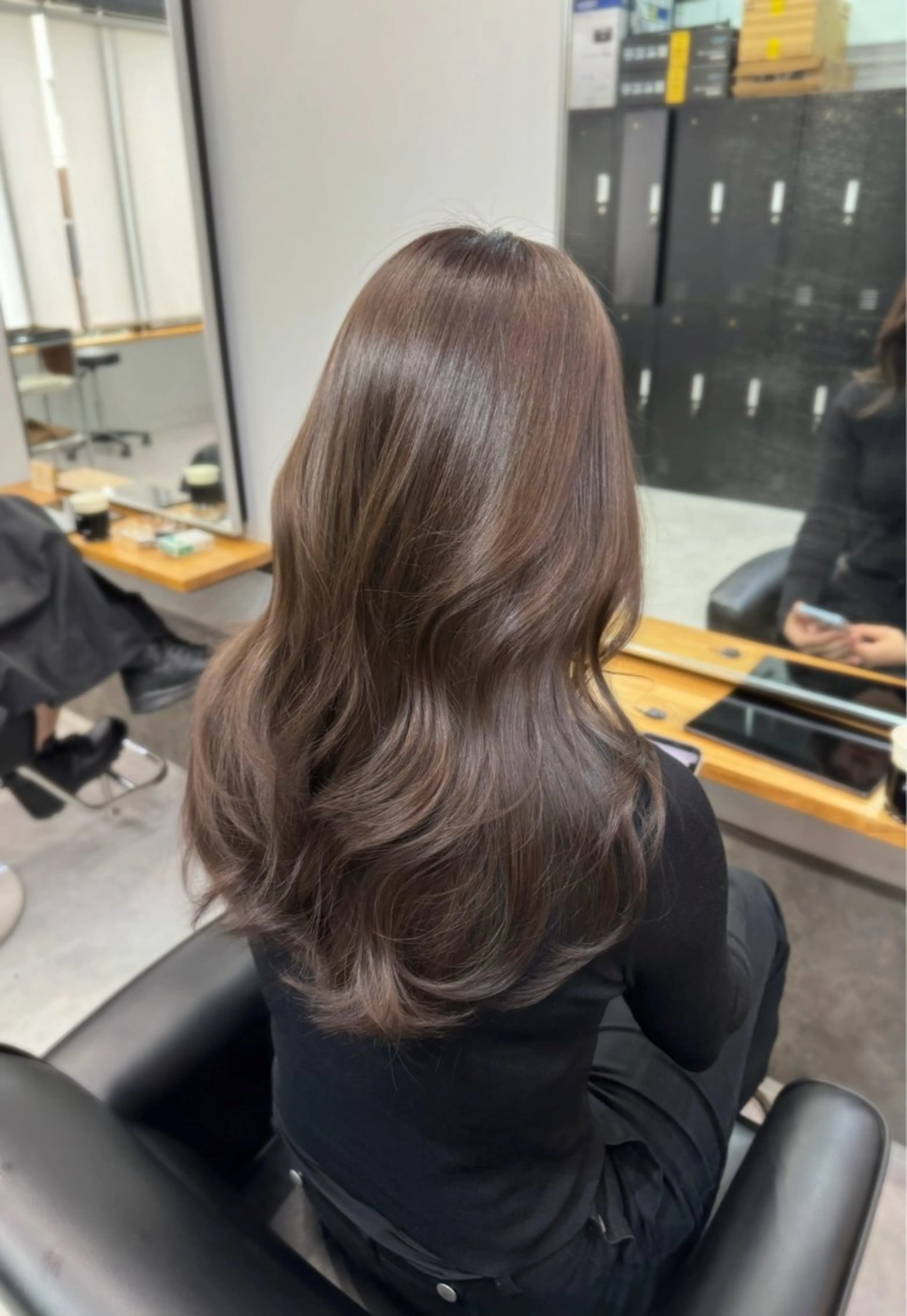 ミディアム カラー ベージュカラー レイヤーカット カット ヘアカラー トリートメント 西村あきや トレンド韓国ヘアのヘアスタイル