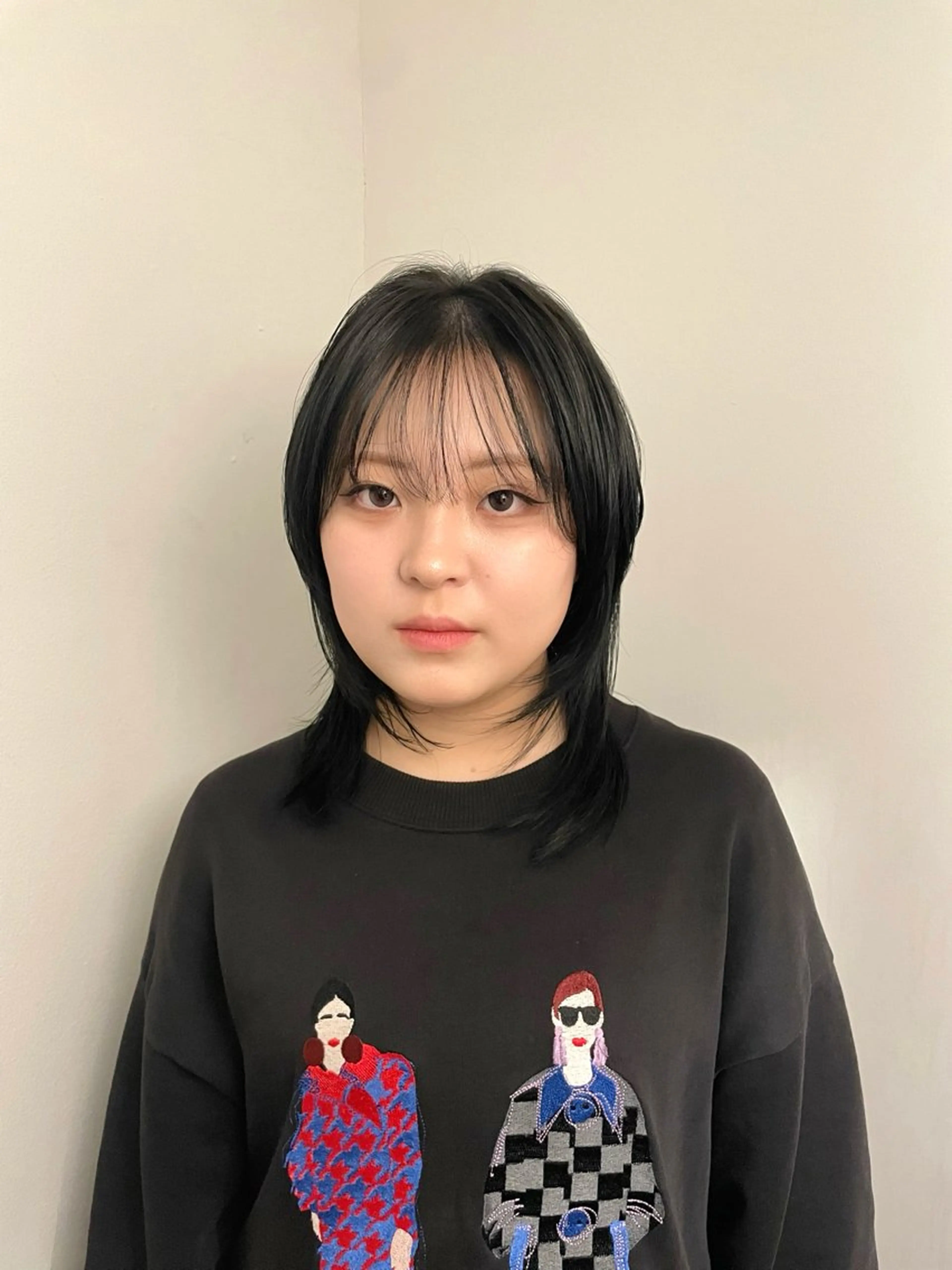 ミディアム カラー 黒髪 透明感カラー ハッシュカット 韓国風ヘア カット ヘアカラー yu-kaハッシュ カット/韓国レイヤーのヘアスタイル