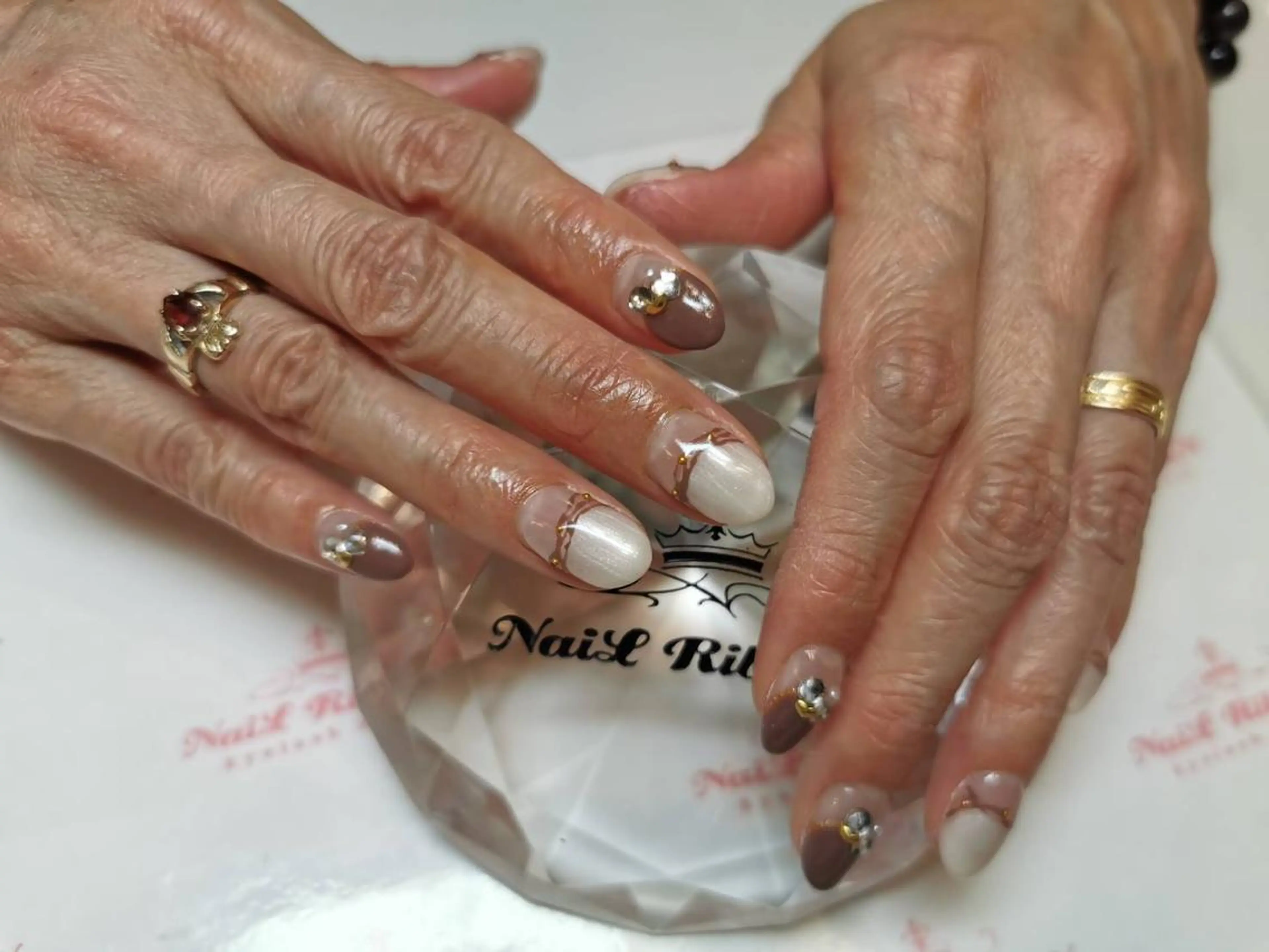 ネイル ネイルリボン 受付スタッフのネイルデザイン