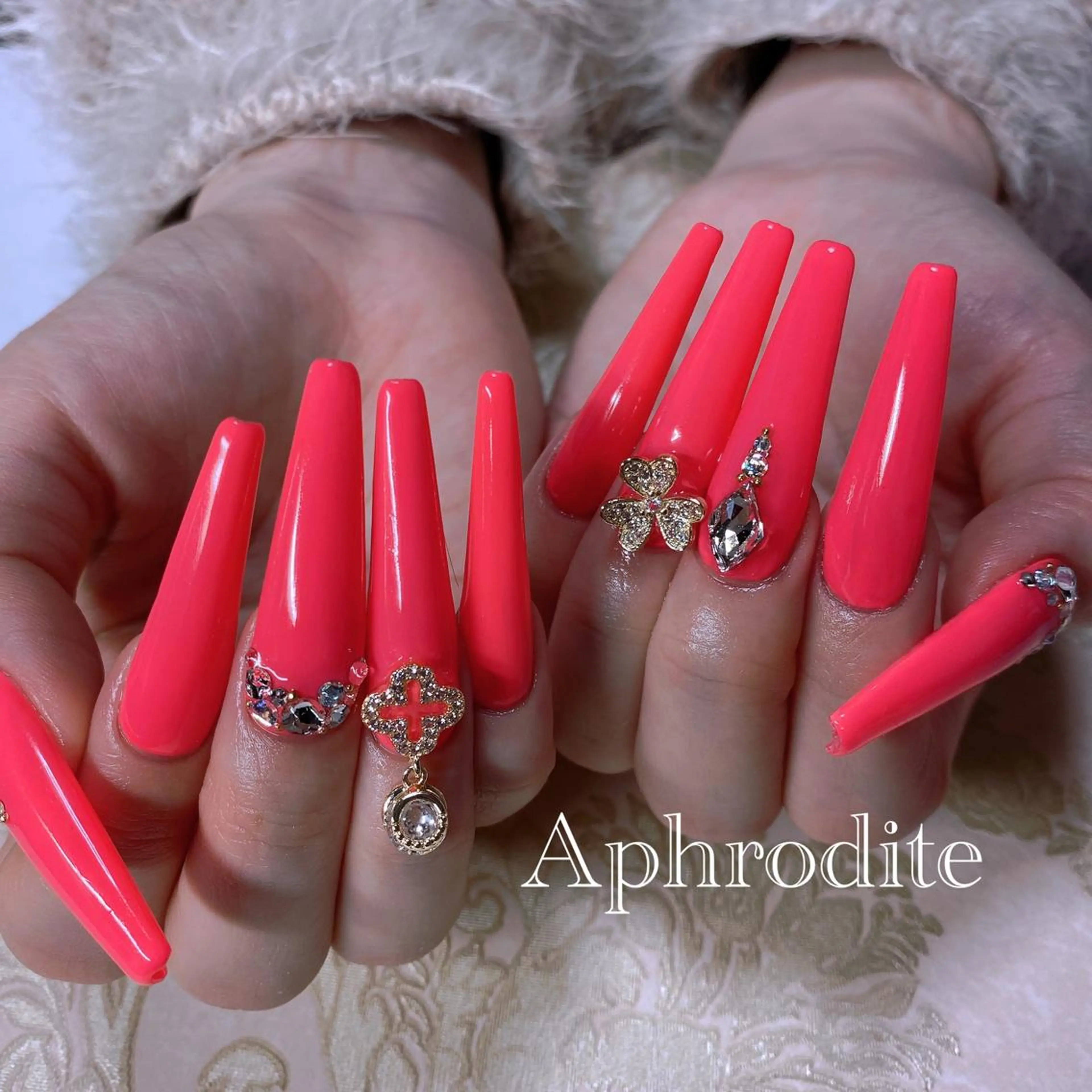 ネイル Aphrodite パラジェル認定サロンのネイルデザイン