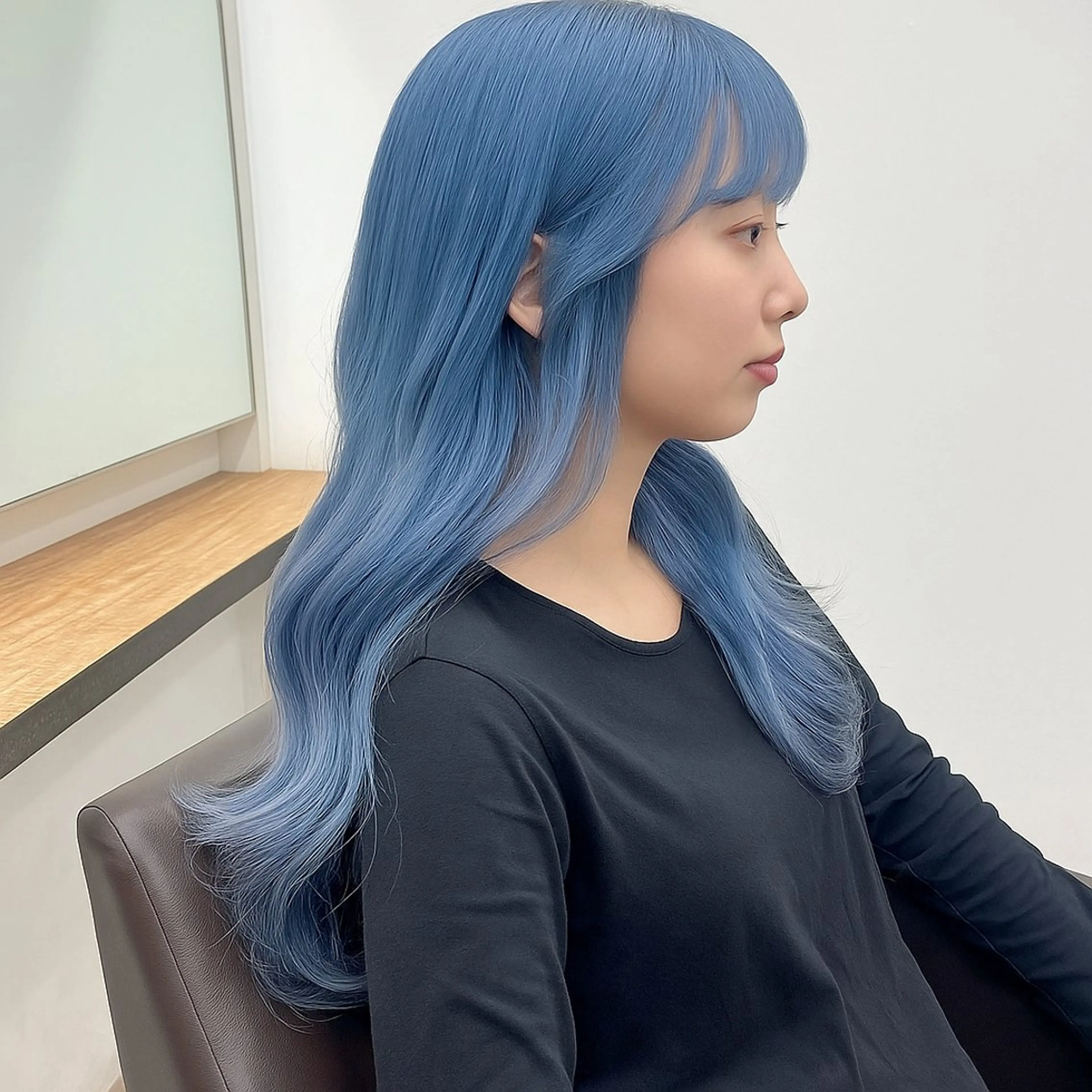 セミロング カラー ブルーカラー カット ヘアカラー トリートメント ヘアセット 透明感ブリーチ ハイトーンウエダのヘアスタイル