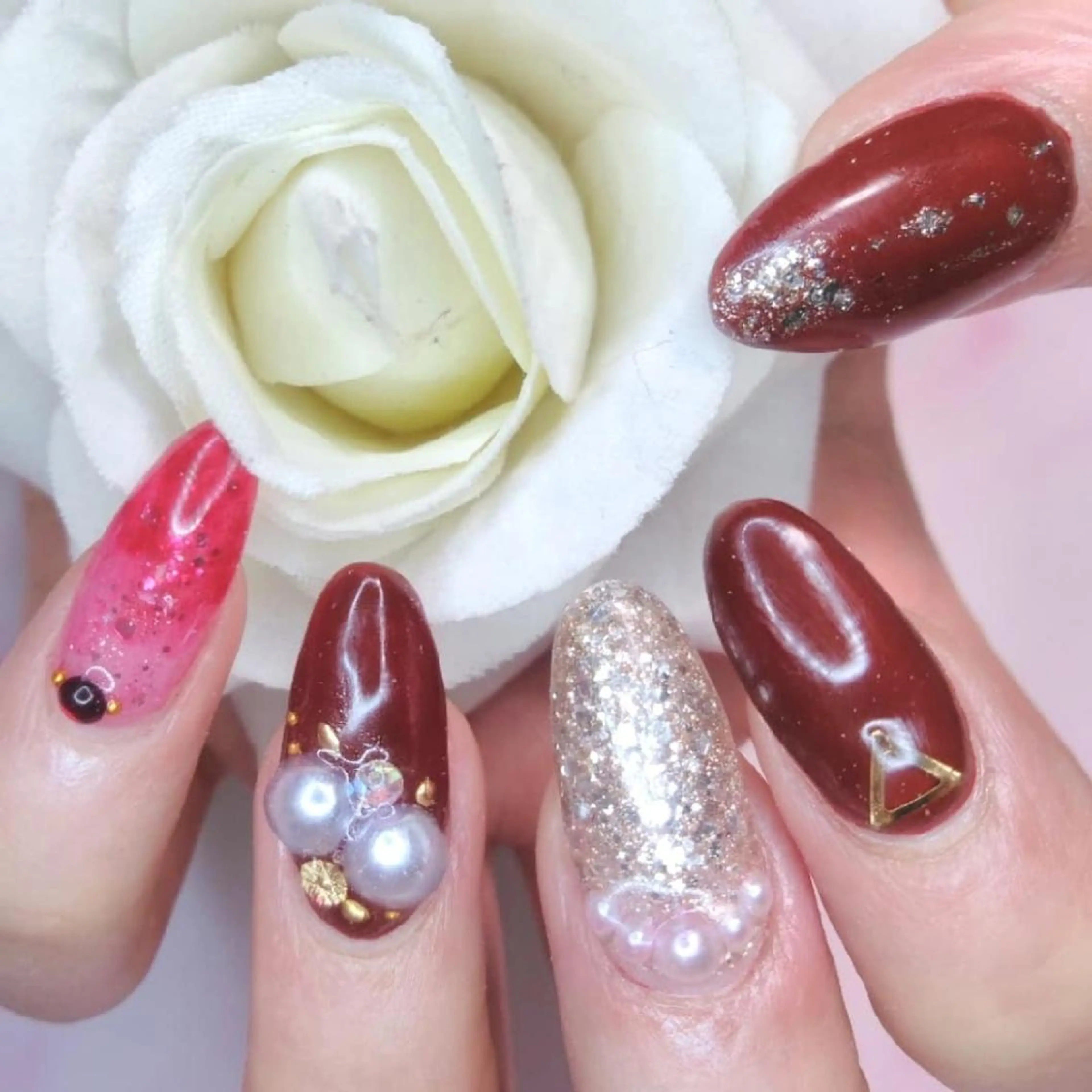 ネイル エステとネイル ローズコンフォートのネイルデザイン