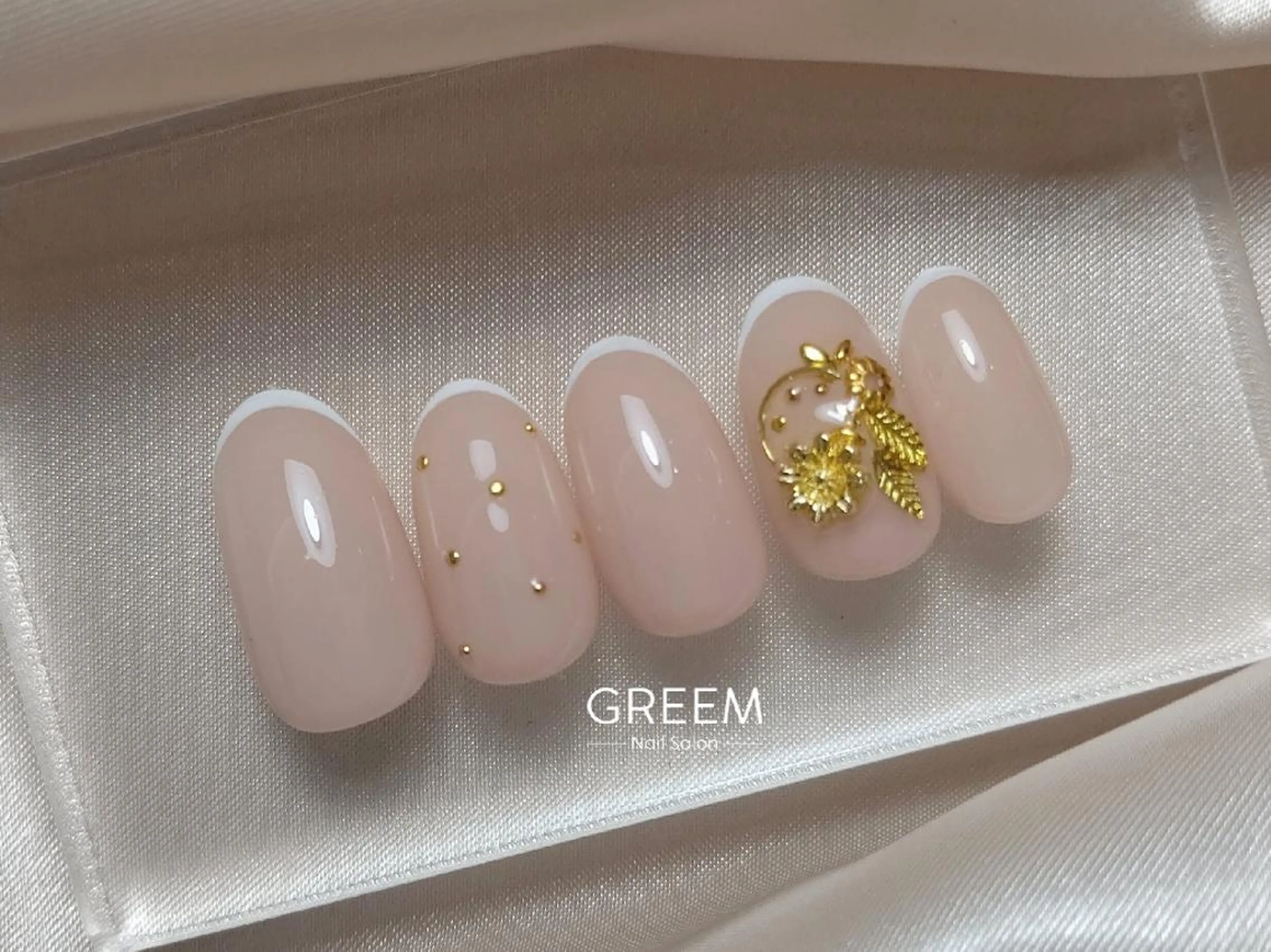 ネイル フレンチネイル ジェルネイル キラキラネイル オフィスネイル パラジェル GREEM グリームのネイルデザイン