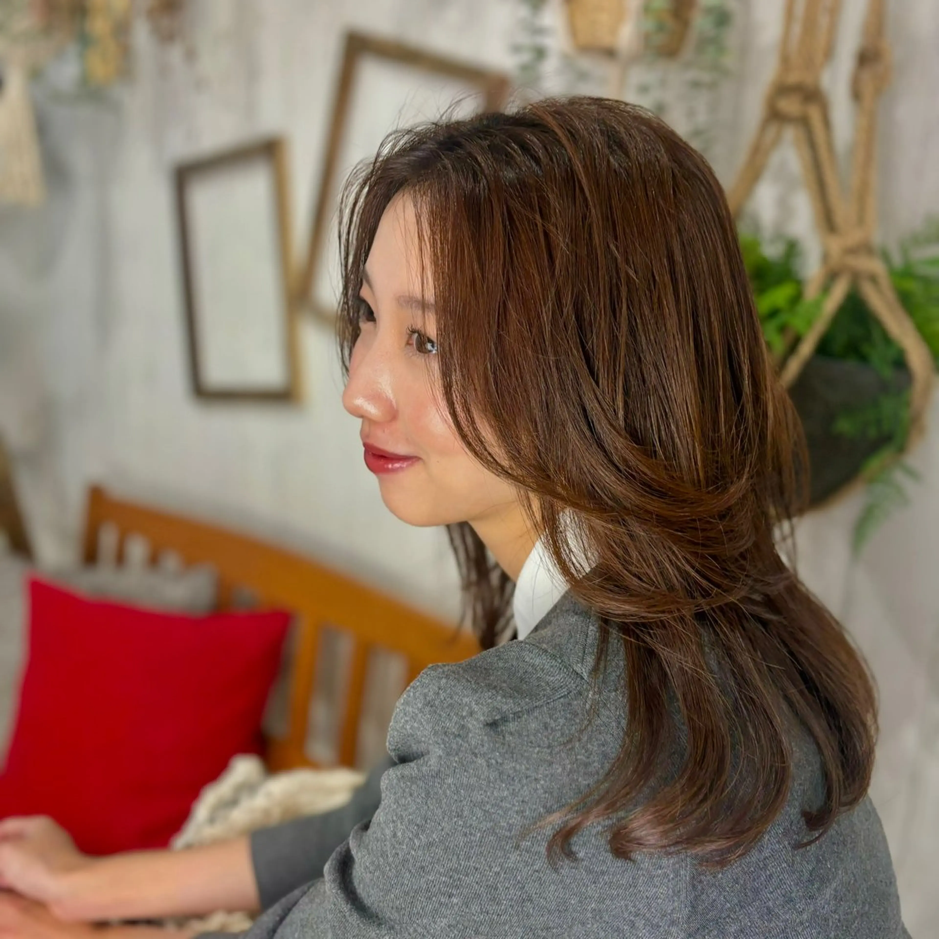 セミロング カット ヘアカラー トリートメント Femme 鳳南町 多井　雪絵のヘアスタイル