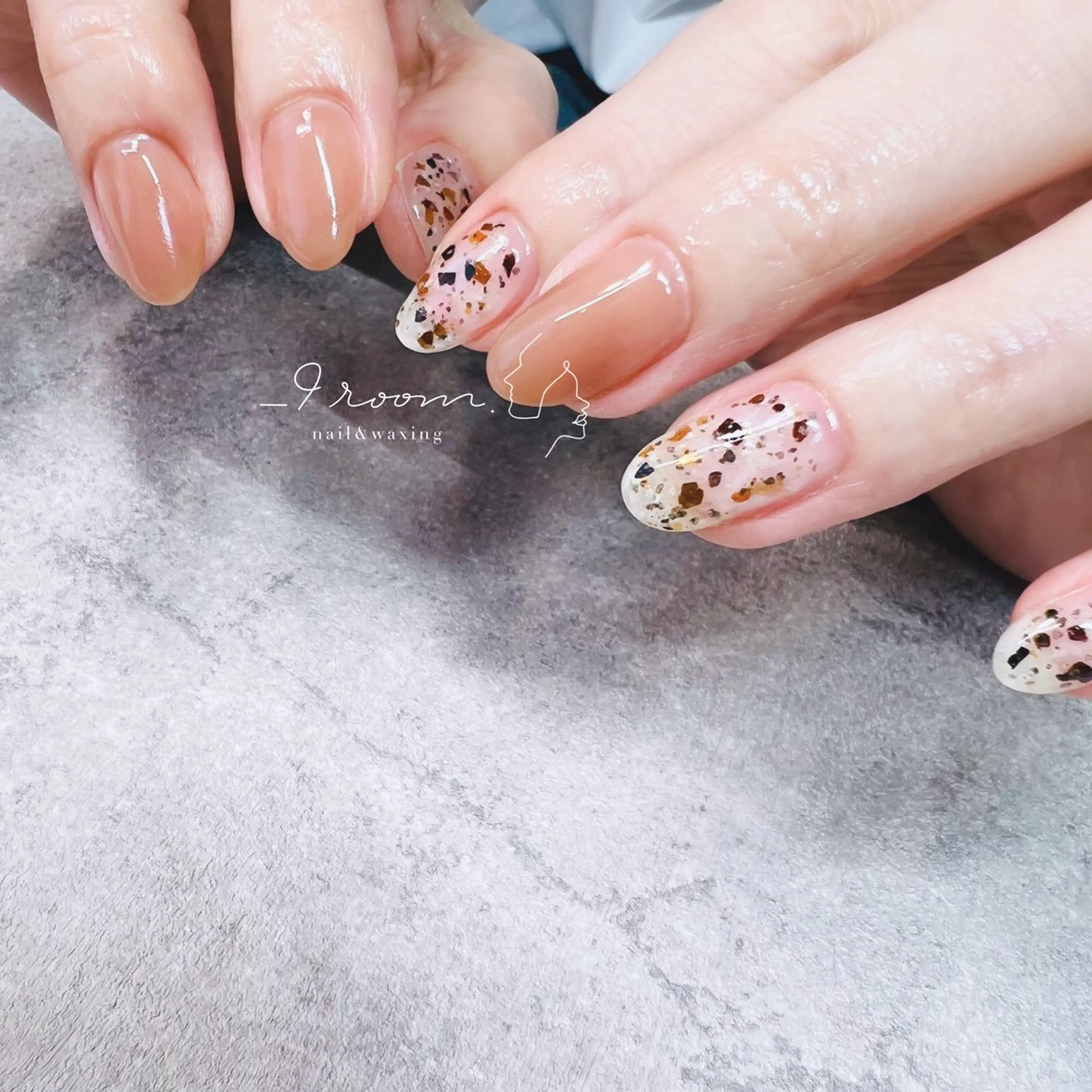 ネイル ブラウン オフィスネイル シンプルネイル _9 room. Yoshimiのネイルデザイン