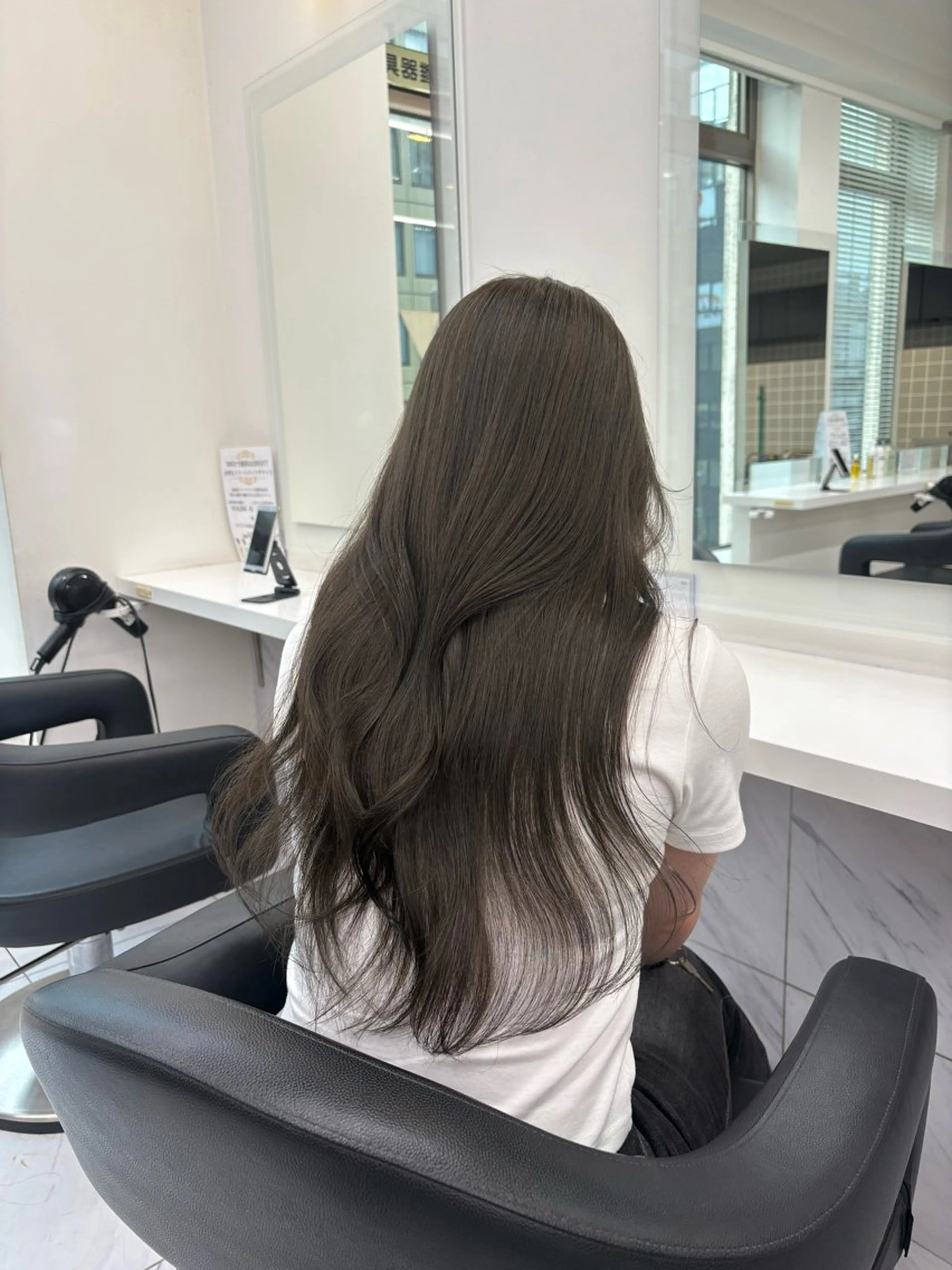 カラー ヘアカラー トリートメント 透明感ベージュ🤎 ナチュラルレイヤーのヘアスタイル