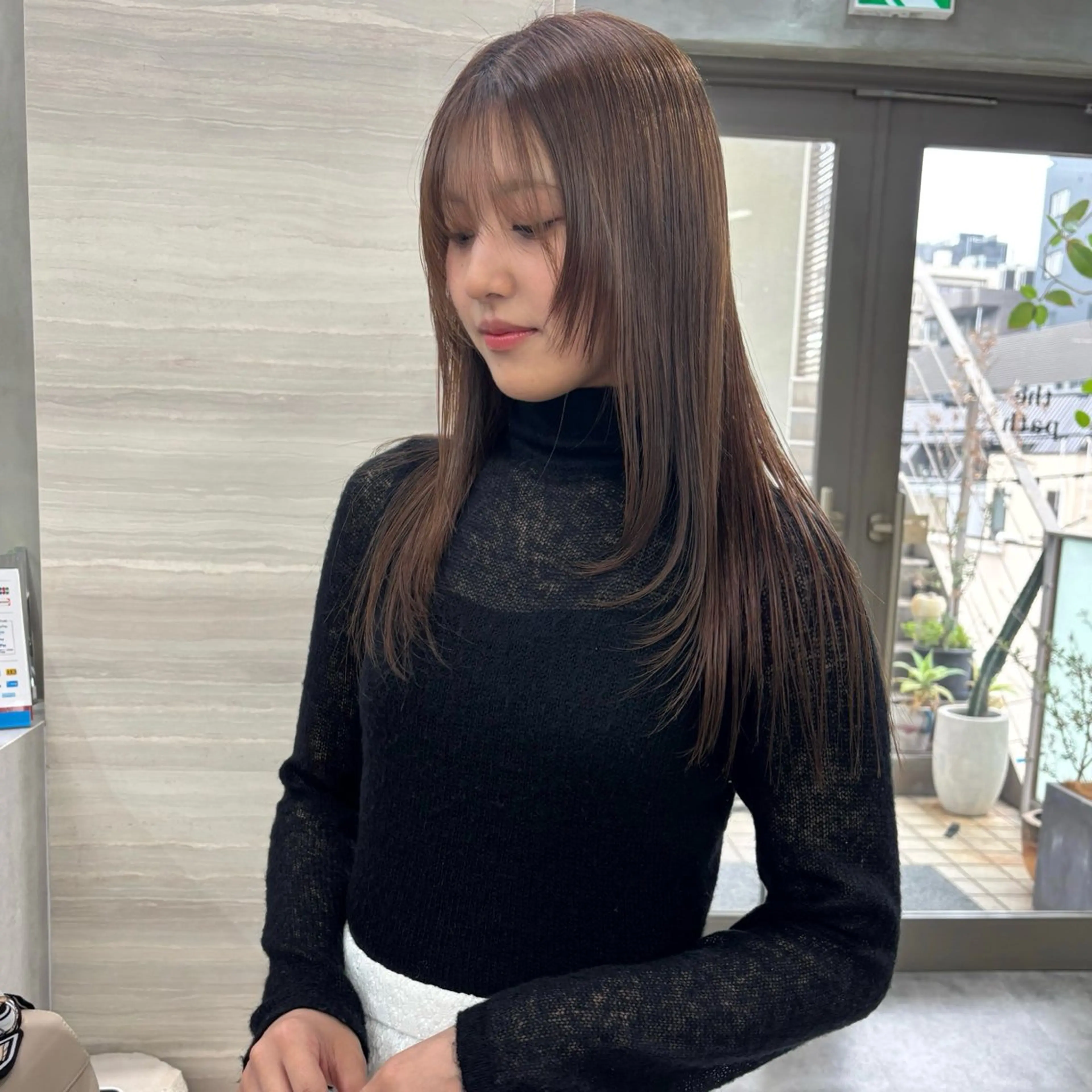 酸性ストレート+ワンカラー+お顔周りカットの写真