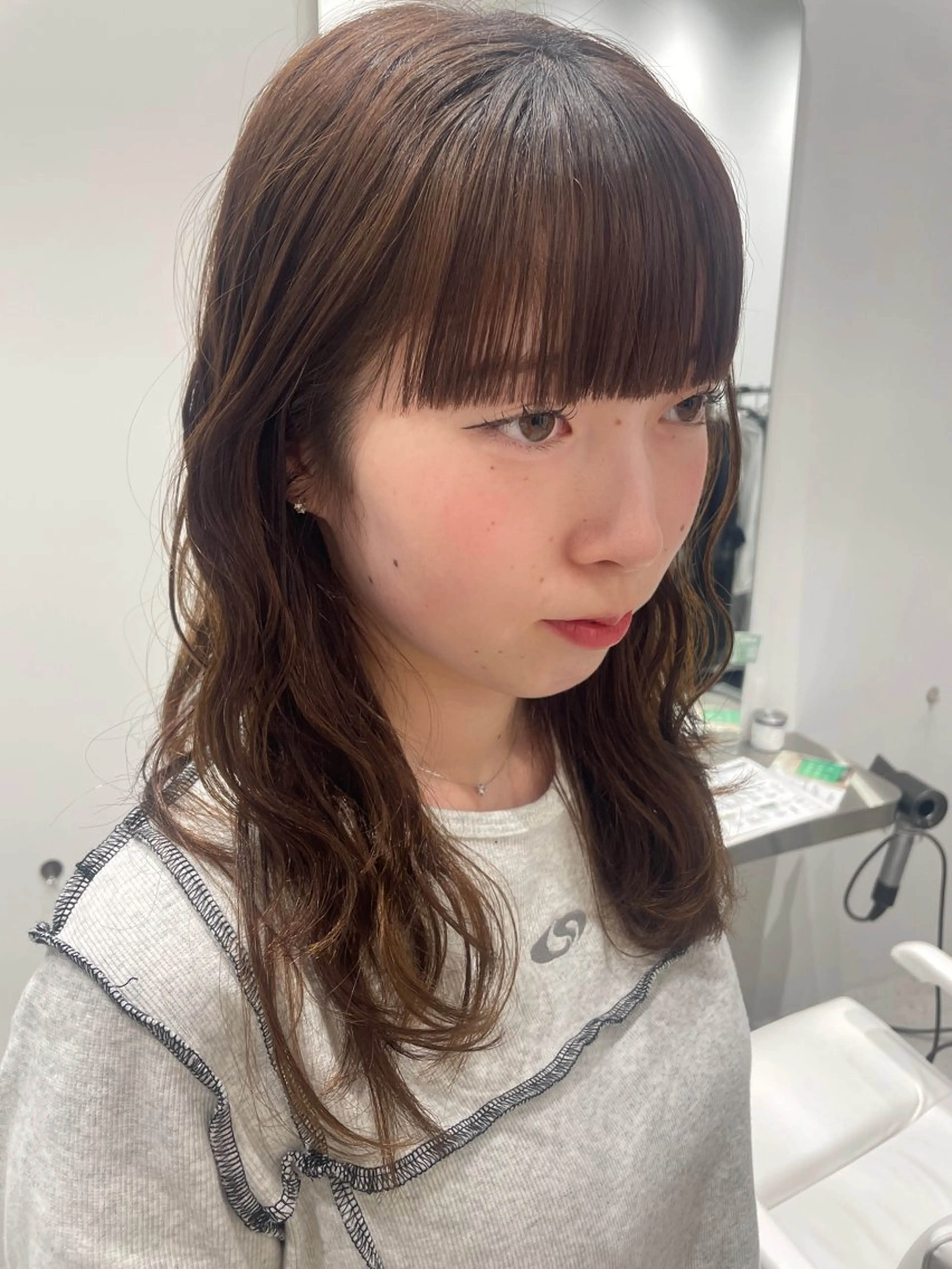 前髪カット (顔周りカット)の写真