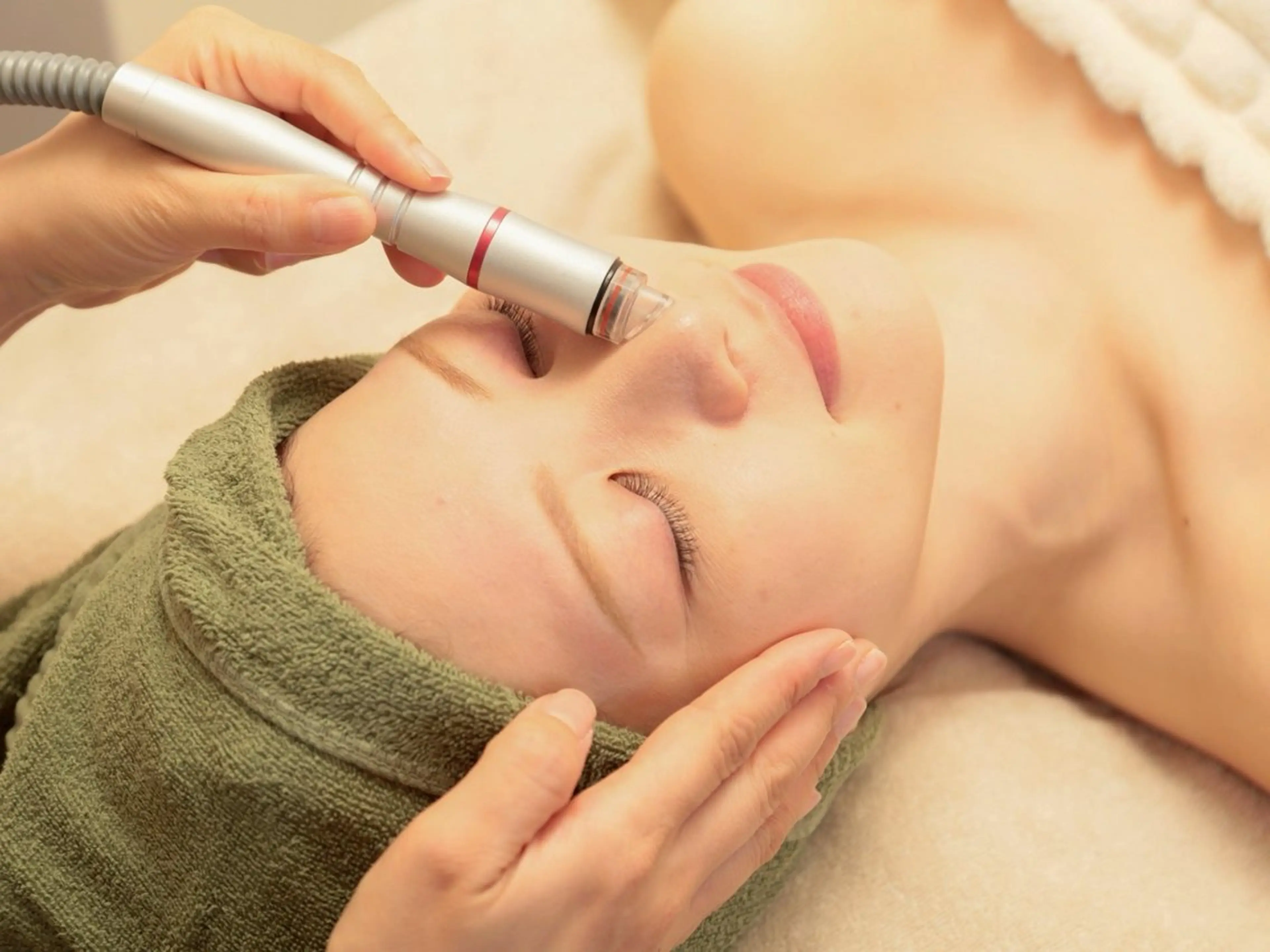 【💎毛穴引き締め最強ケア💎(顔脱毛+ハイドロスキン)】最新THR美肌脱毛と毛穴洗浄でお悩みゼロ肌へ🧖♀️❣️の写真