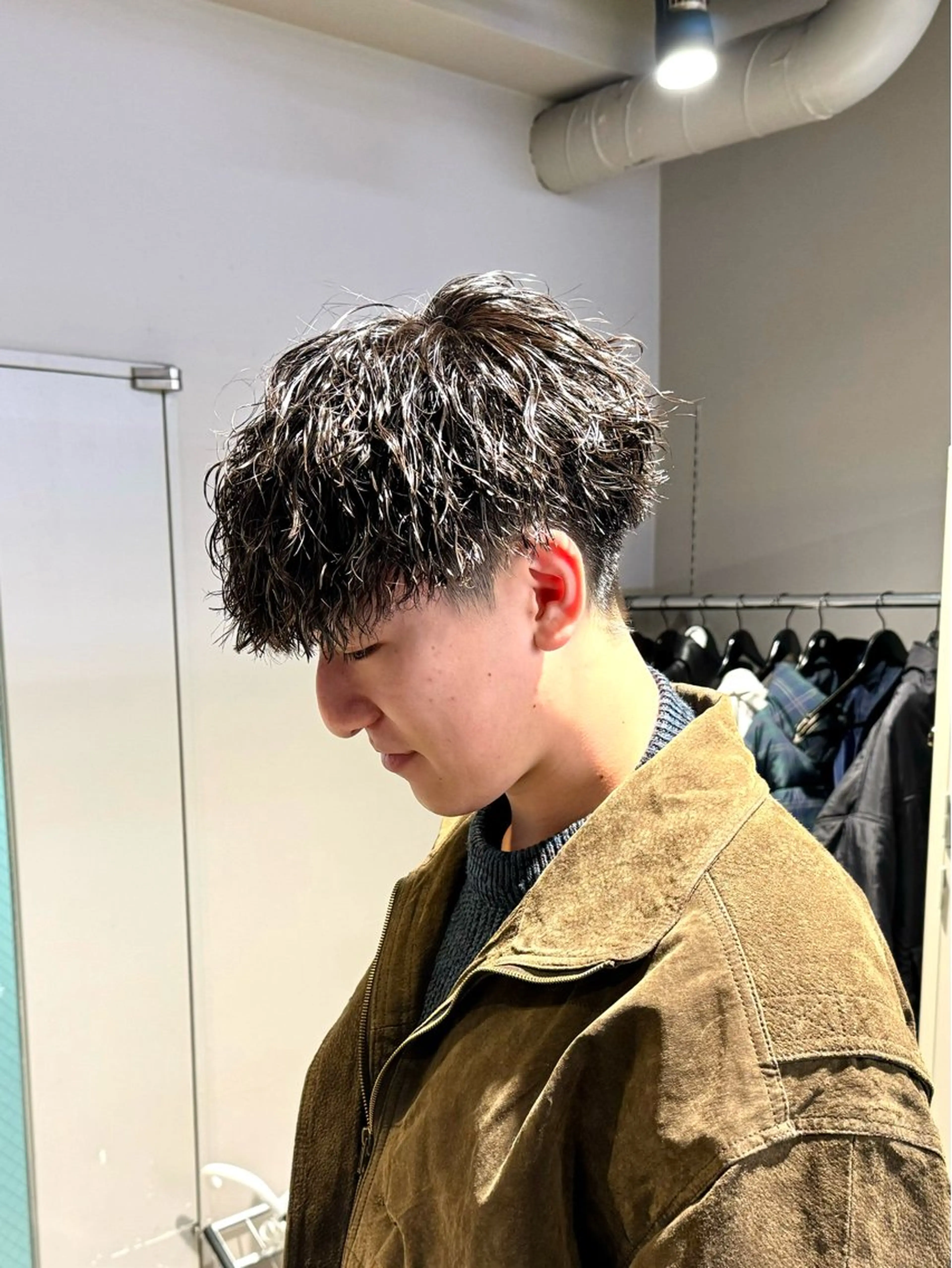 ミディアム パーマ ヘアアレンジ メンズ ミディアムパーマ メンズパーマ カット パーマ トリートメント ヘッドスパ ヘアセット 顔まわりカット の達人のヘアスタイル