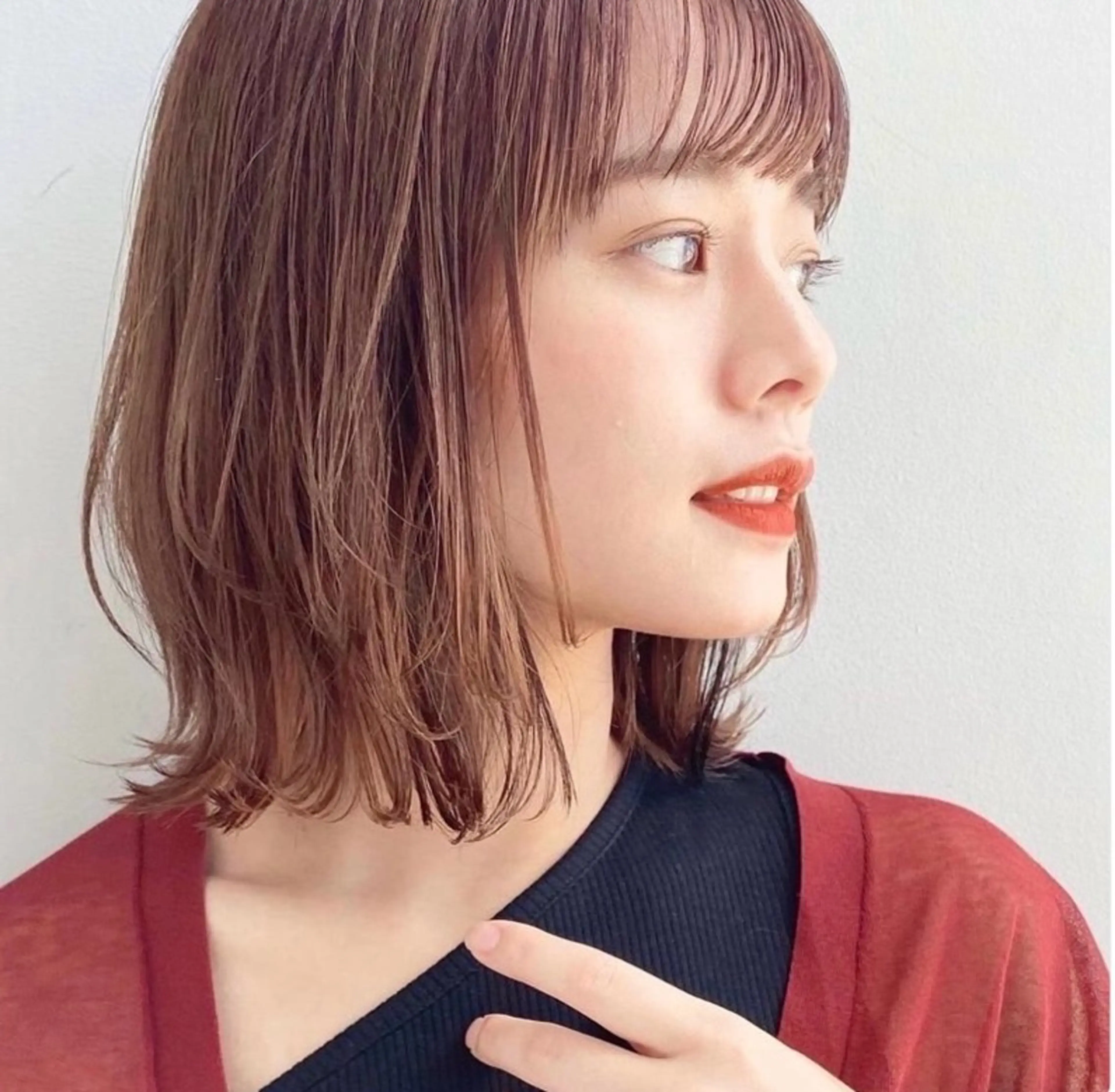 ミディアム 鷹尾 汐音のヘアスタイル