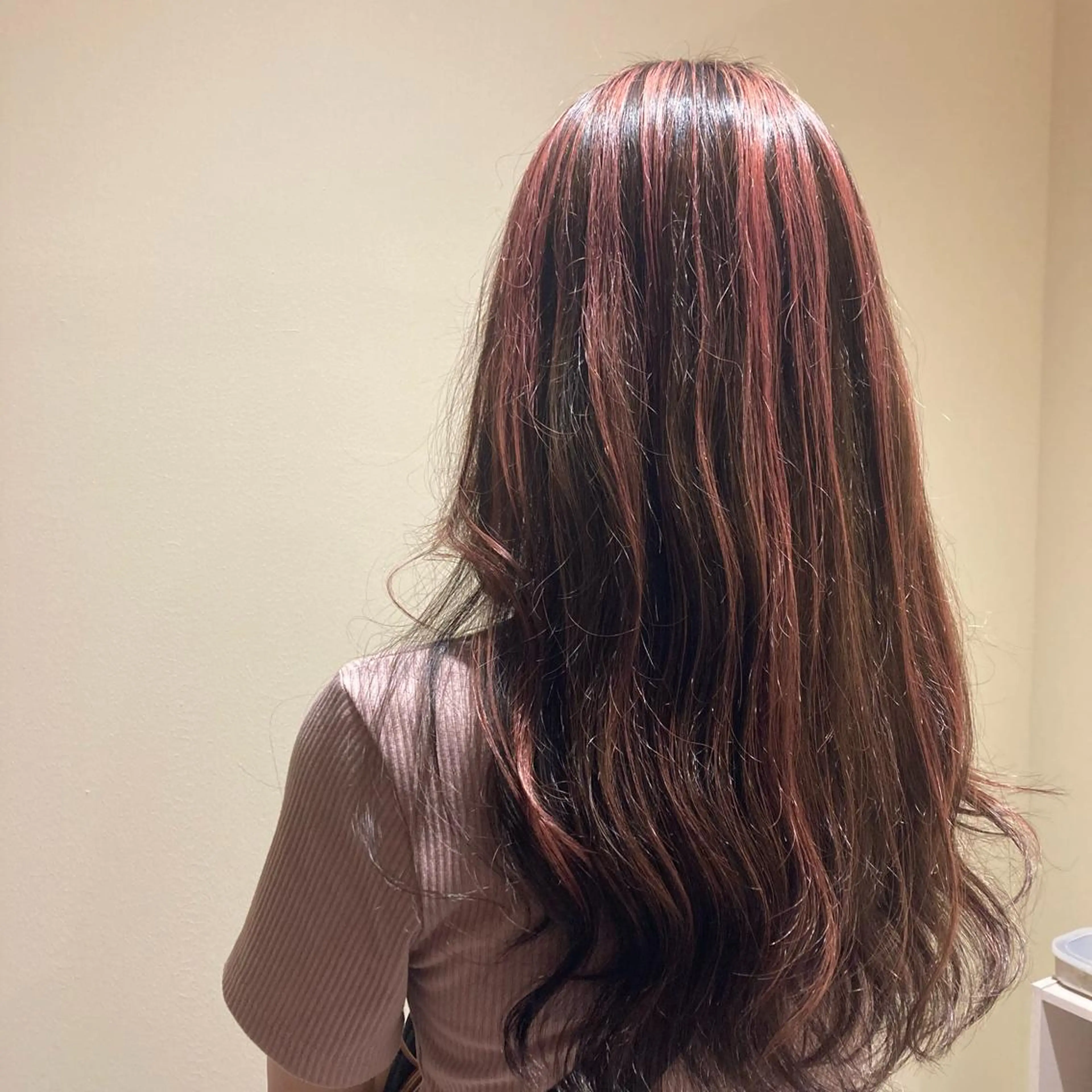 ロング カラー デザインカラー ピンクカラー 野村 ゆいのヘアスタイル