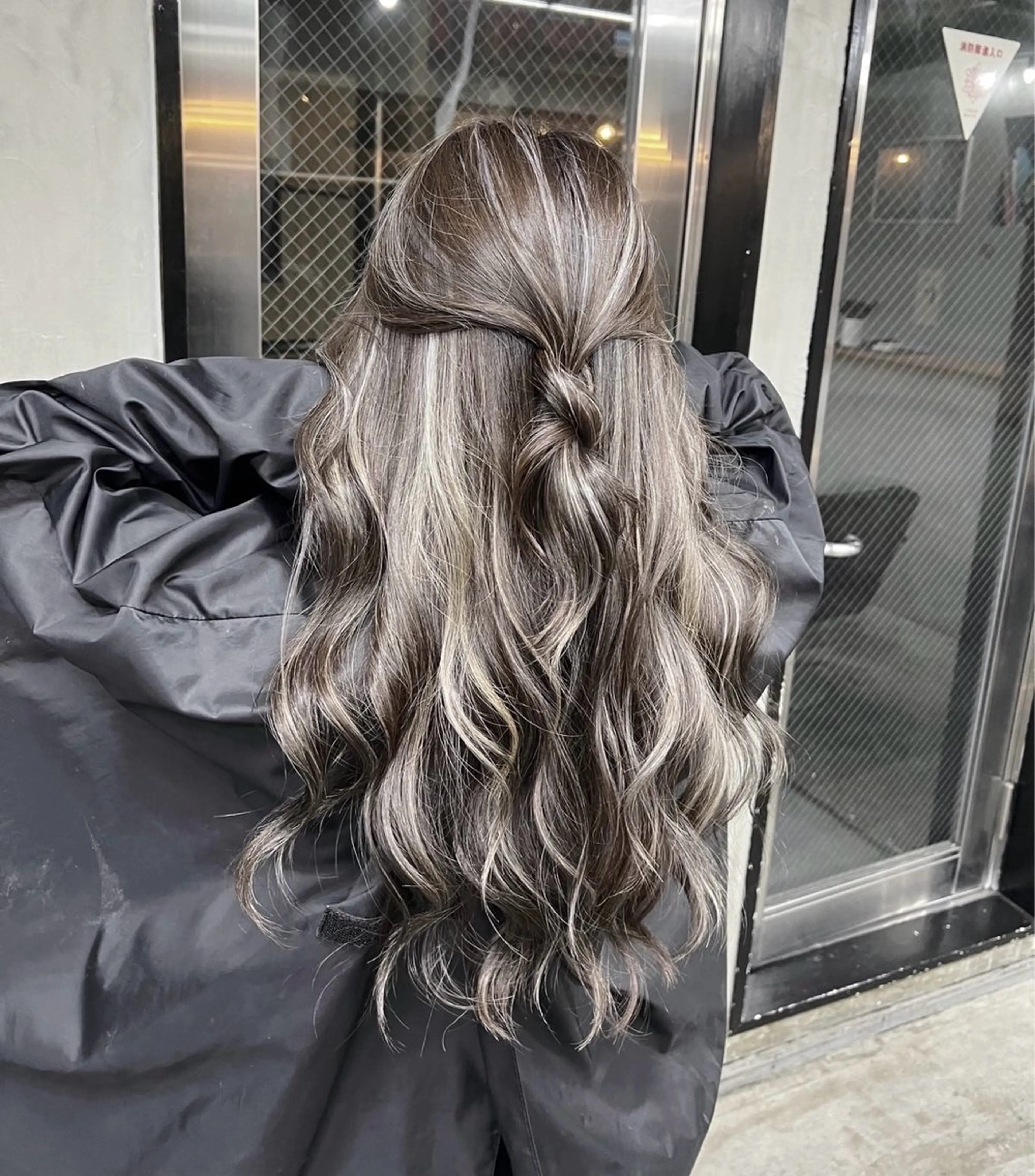 ロング カラー ヘアアレンジ ダークグレー ダークグレージュ グレージュ ハイライトカラー ハイライト ヘアカラー トリートメント ROBIN所属・指名数No.1 /NAOYAのヘアスタイル