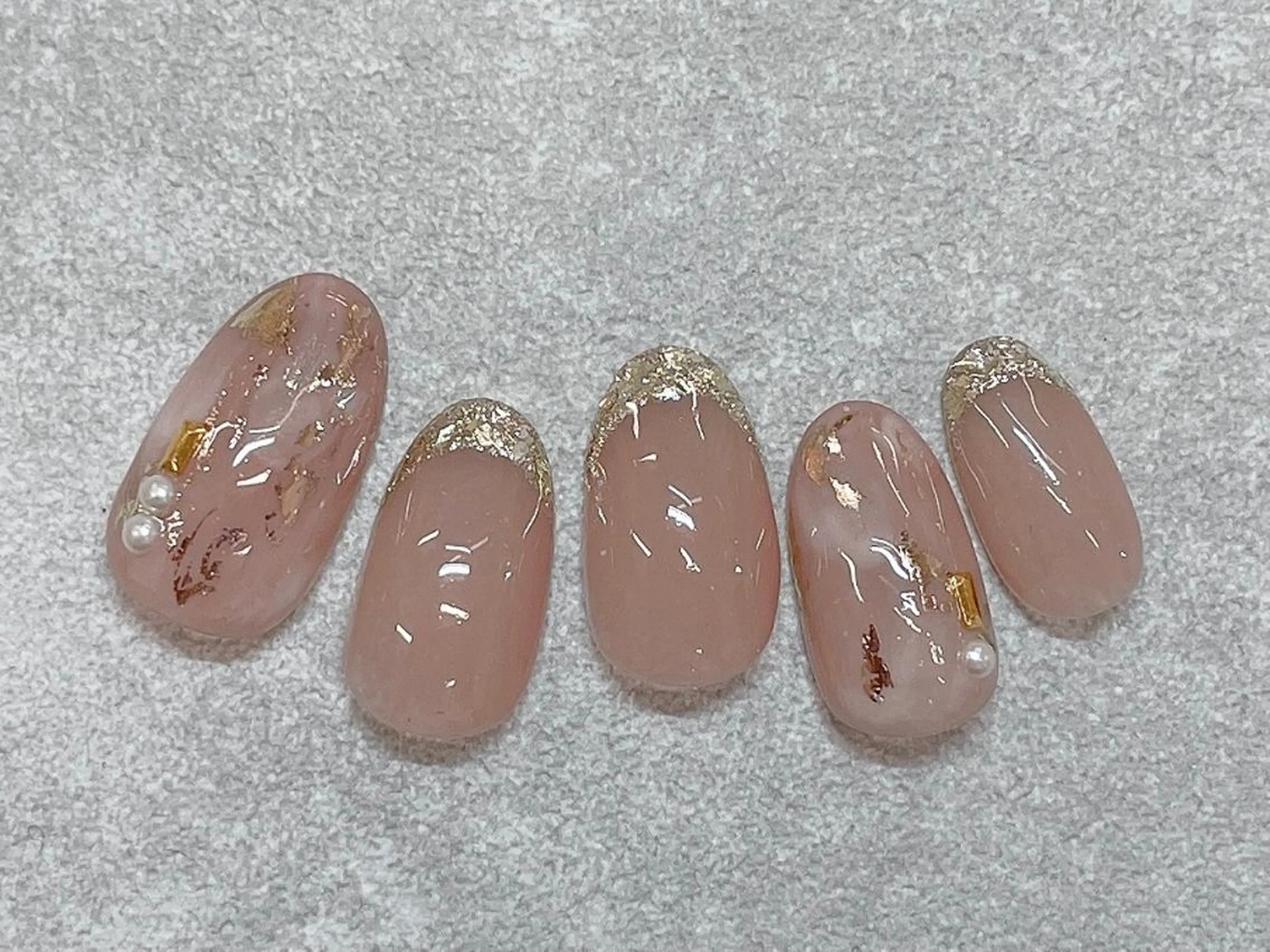 ネイル フレンチネイル ガラスフレンチ キラキラネイル nail salon  Aym所属・nail salon Aymのネイルデザイン
