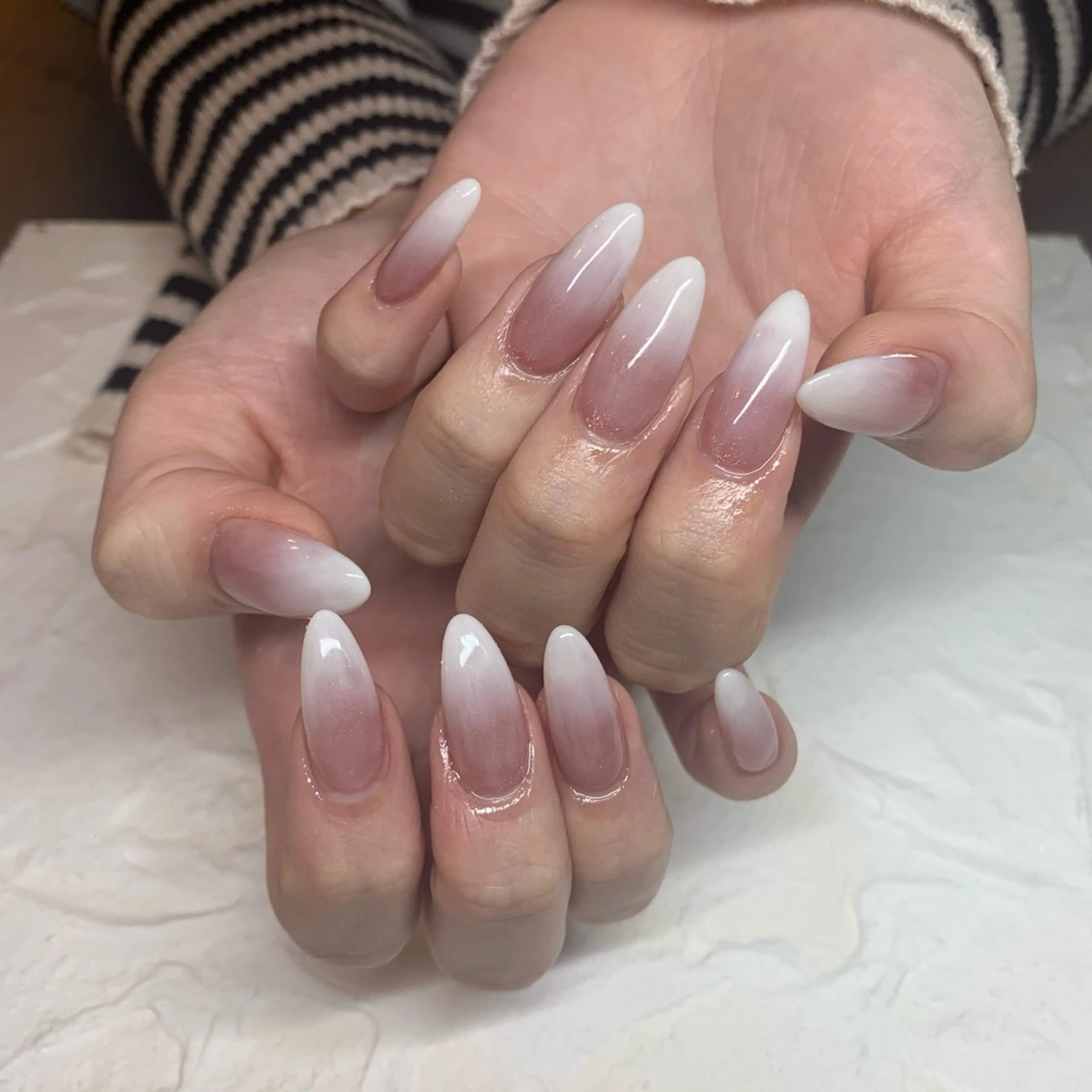 ネイル グラデーション ラメ(グリッター) ラメグラデーション 赤色 スカルプネイル happiness nailのネイルデザイン