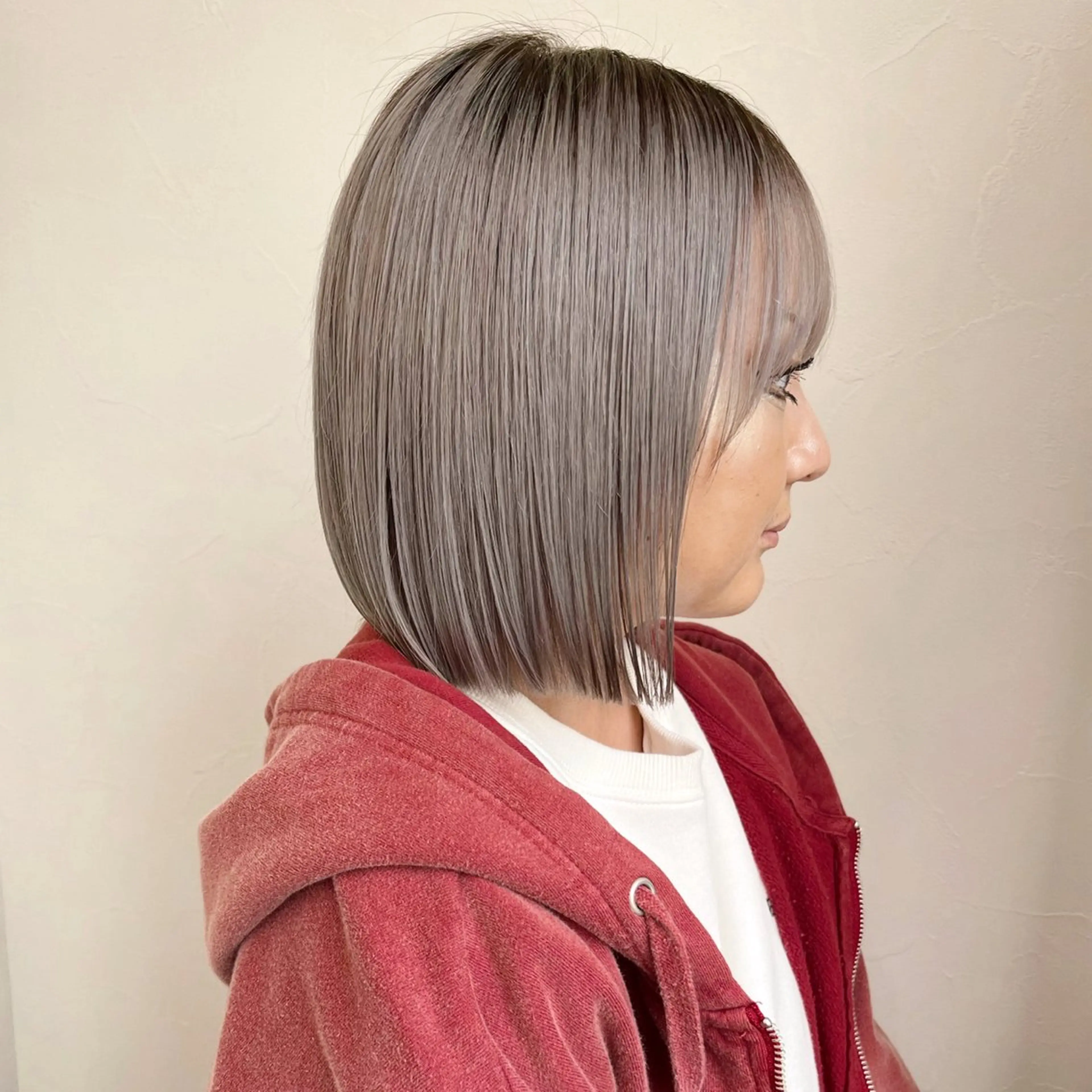 ショート カラー ブリーチ グレージュ ブリーチなしカラー ボブ レイヤーカット カット ヘアカラー トリートメント 初めてのショート お任せください✂️のヘアスタイル