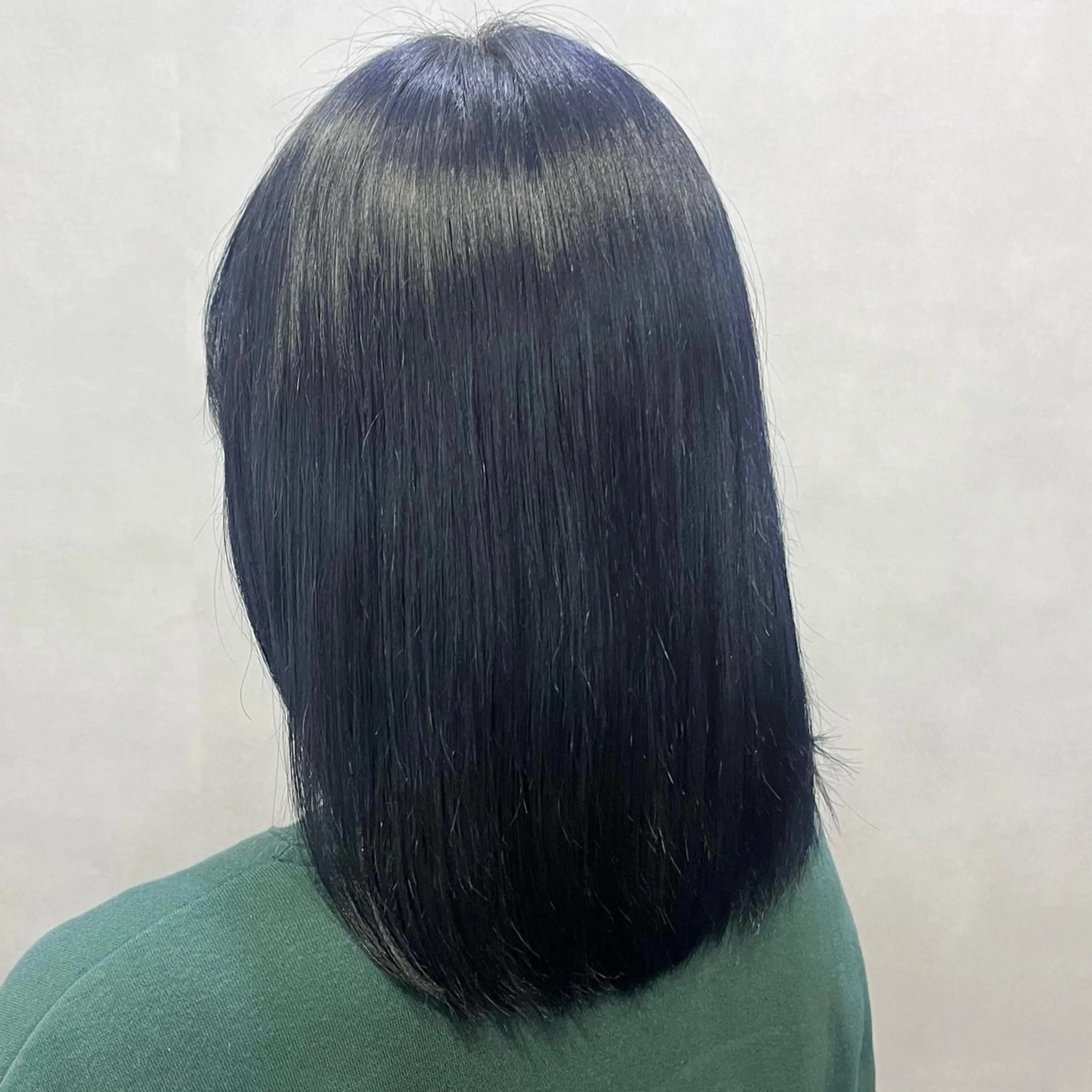 ミディアム カラー ブリーチ カット ヘアカラー トリートメント 伊藤 玲衣のヘアスタイル