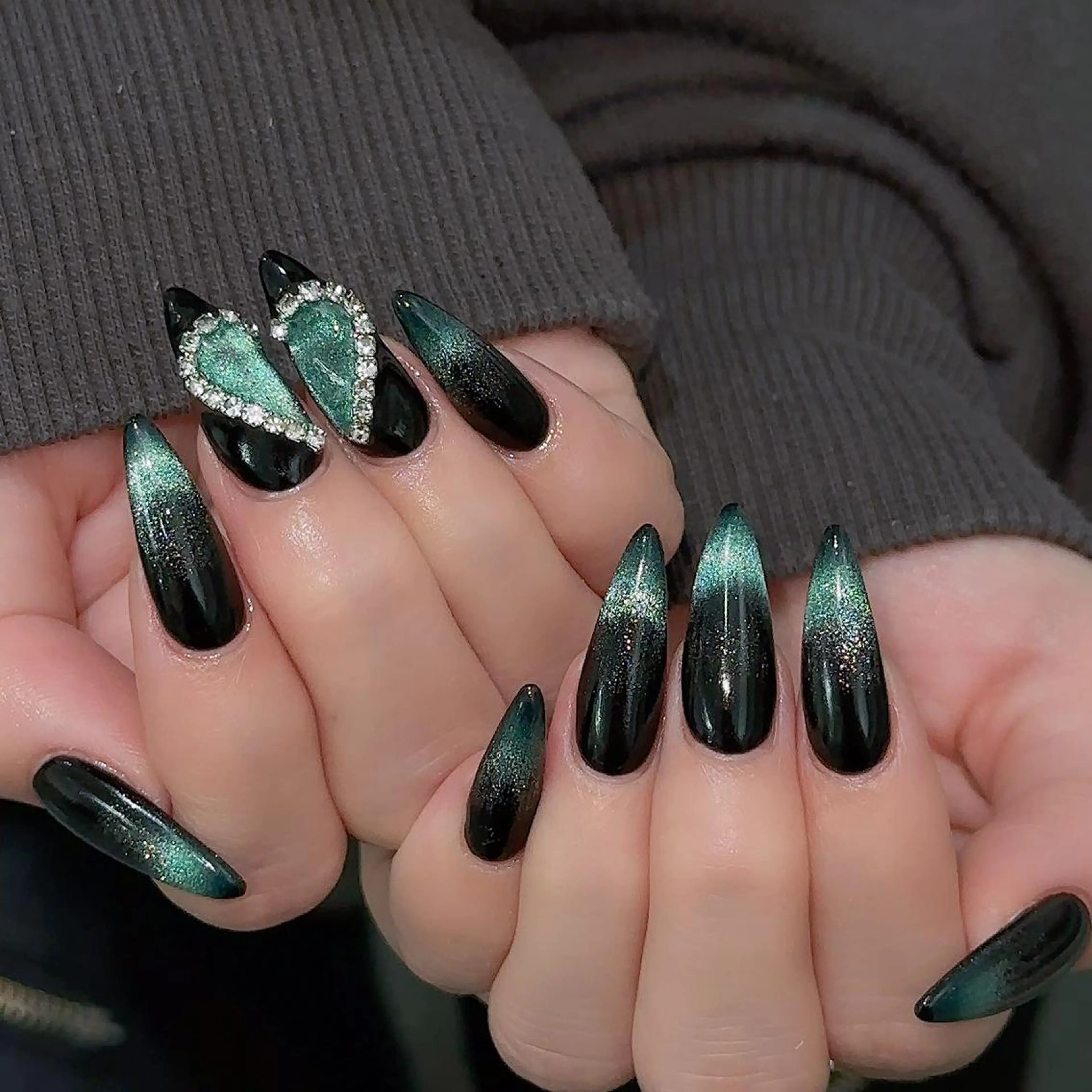 ネイル ハンドネイル Queens ciciのネイルデザイン